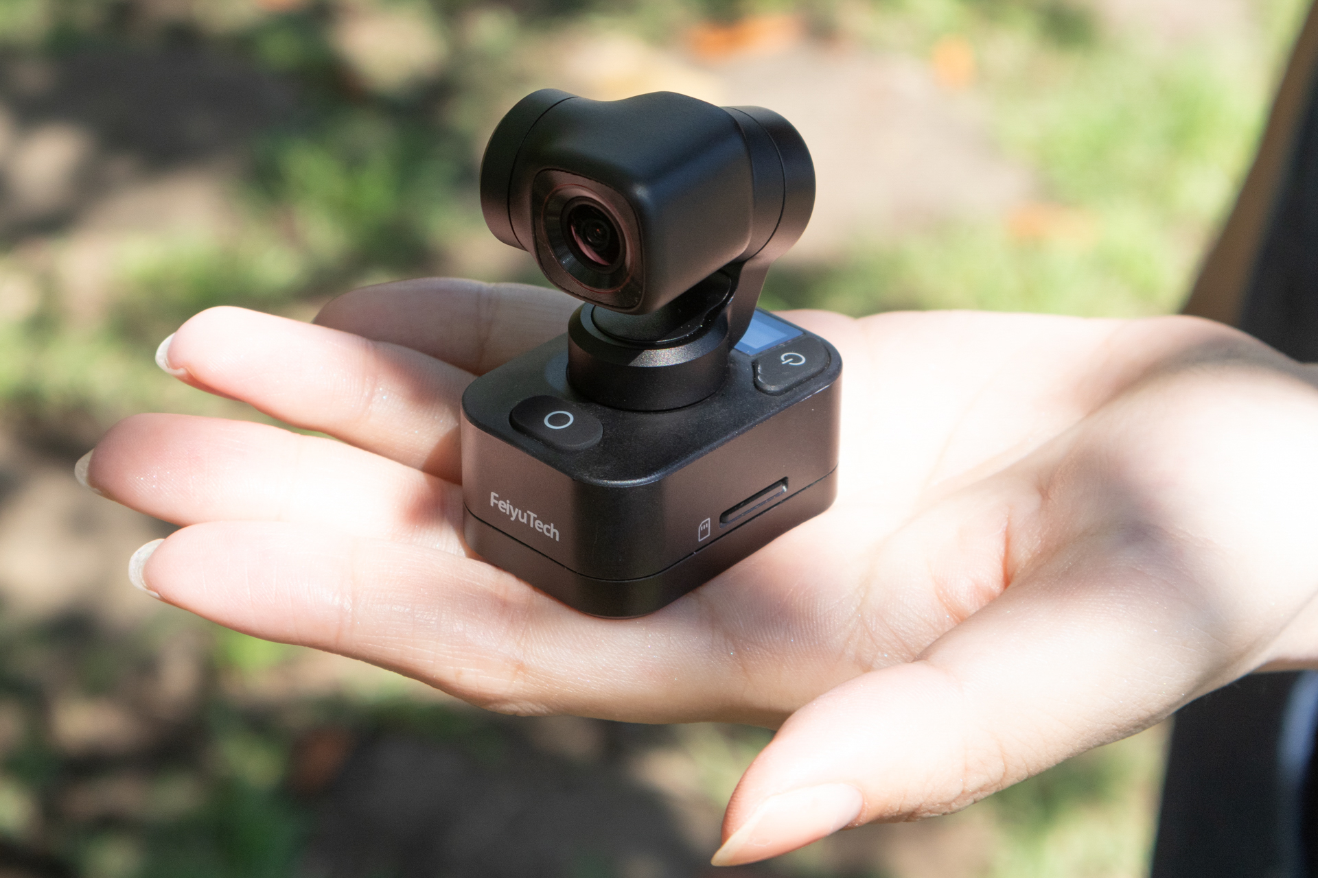 カメラヘッドはアクションカメラ並みの小ささ