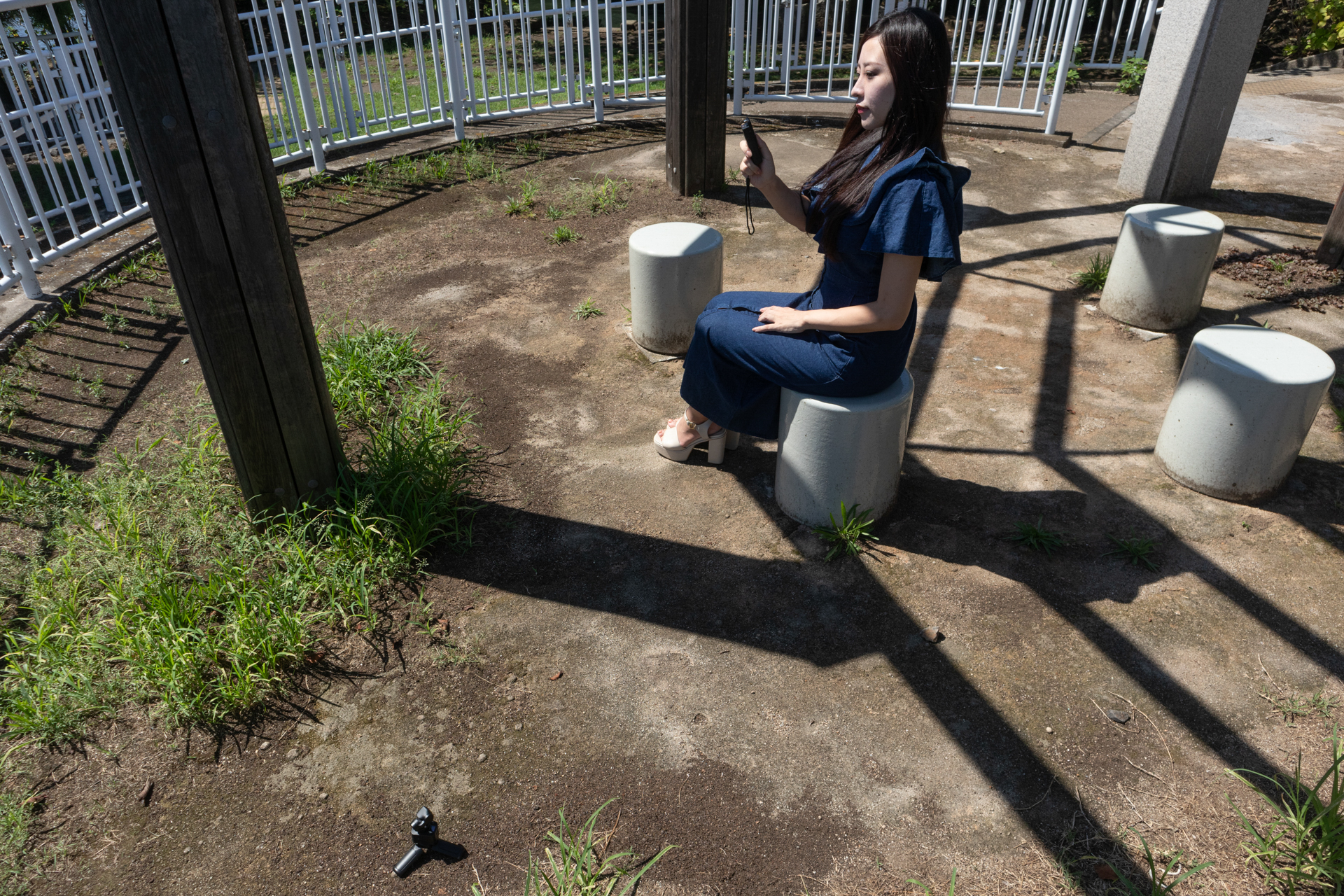 このように離れた位置からリモコンで操作して撮れる