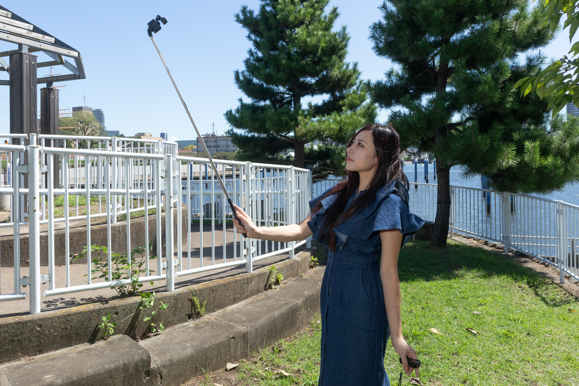 自撮り棒にカメラヘッドを装着したところ