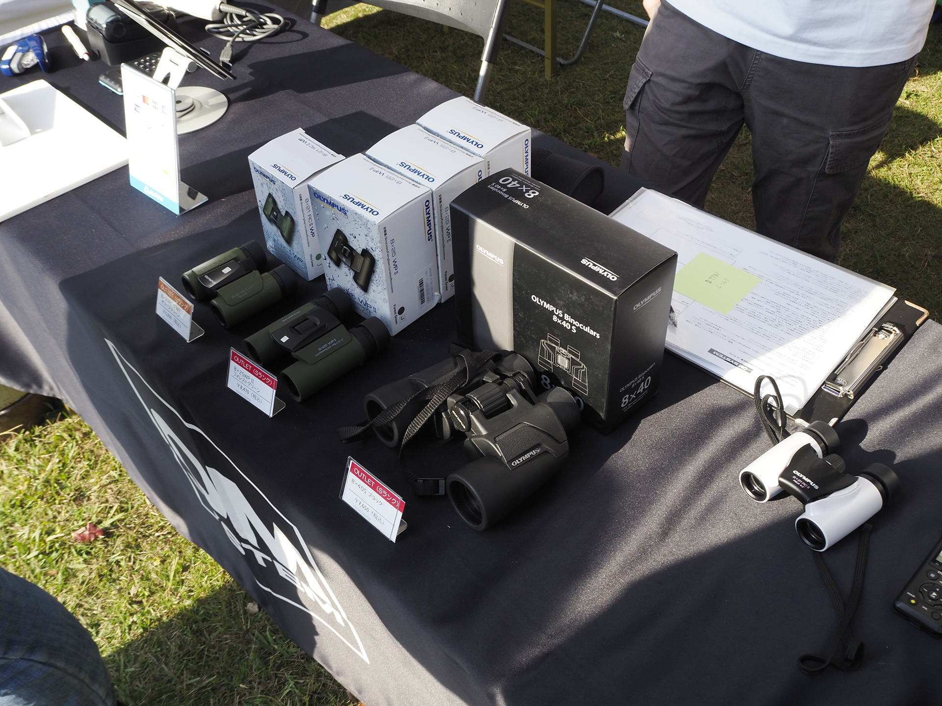 公式オンラインストアでは1万890円のスタンダード双眼鏡「8×40 S」だが、Sランクのアウトレットということで7,650円になっていた