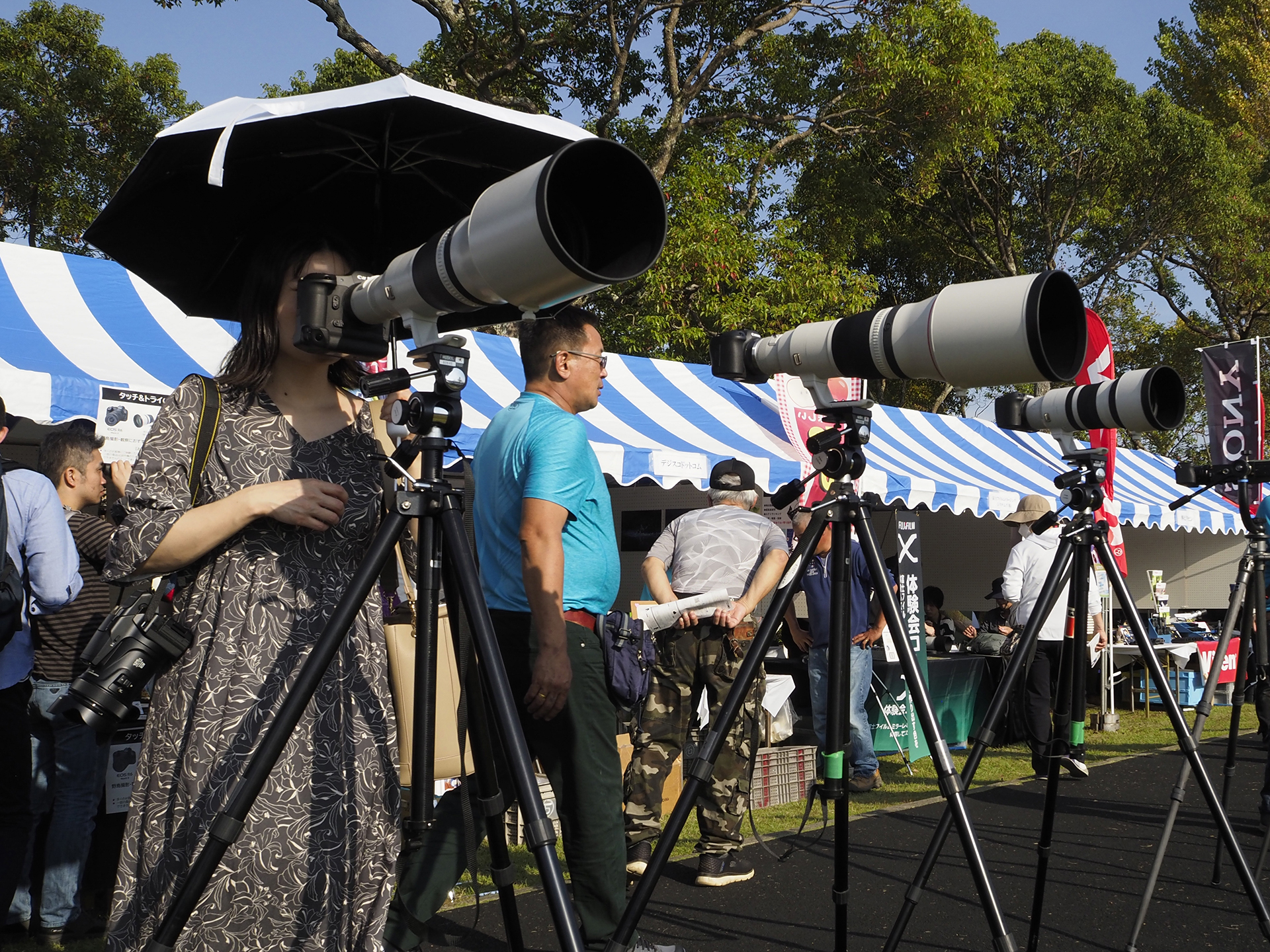 右奥から「RF100-300mm F2.8 L IS USM」「RF600mm F4 L IS USM」「RF1200mm F8 L IS USM」。野鳥撮影にオススメとされていたレンズだ