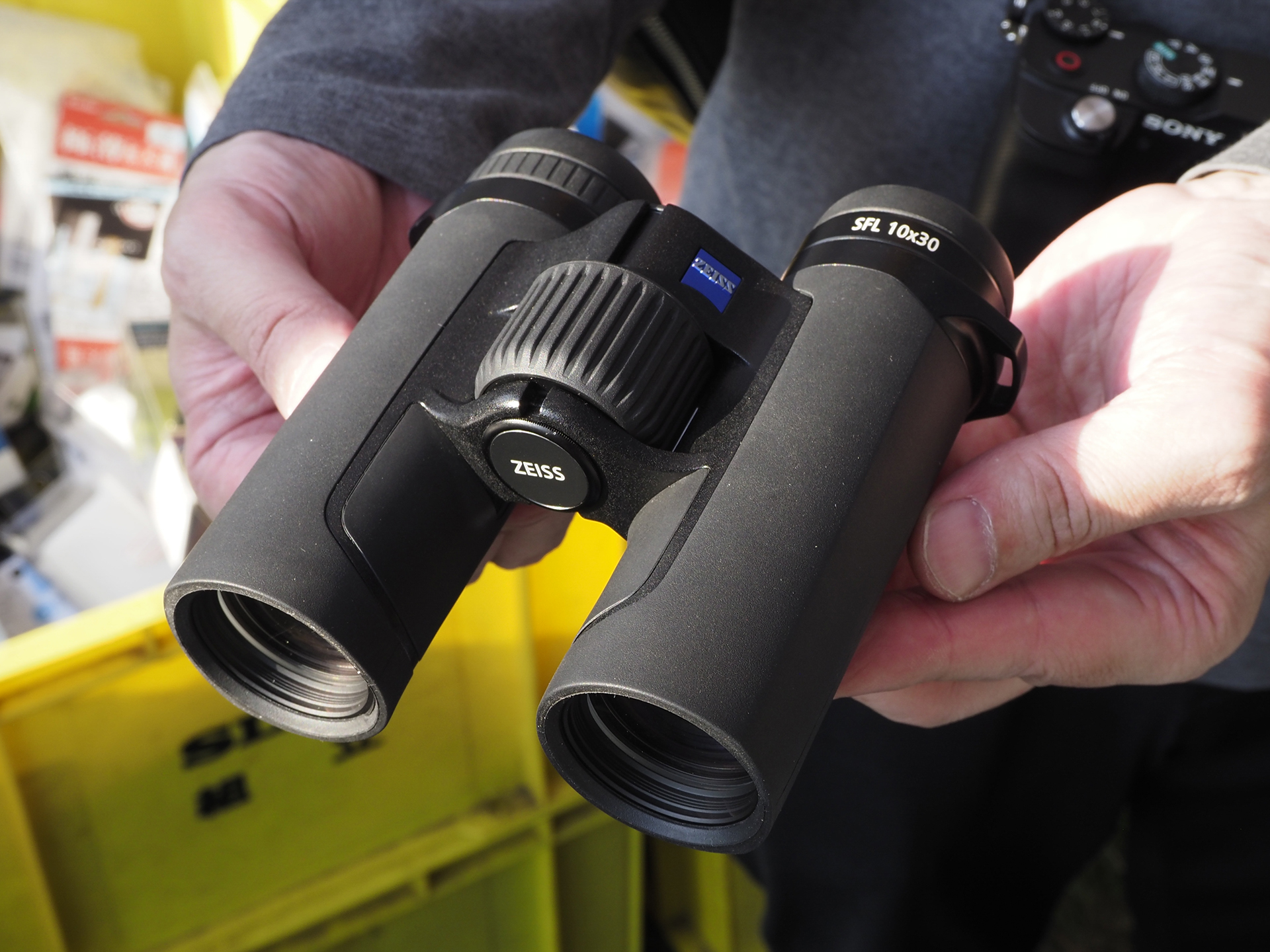 今年発売の新モデル「ZEISS SFL 10×30」