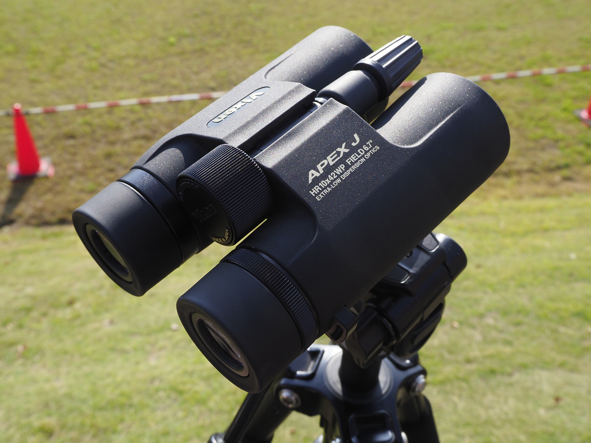 新製品の双眼鏡「APEX J HR10×42WP」