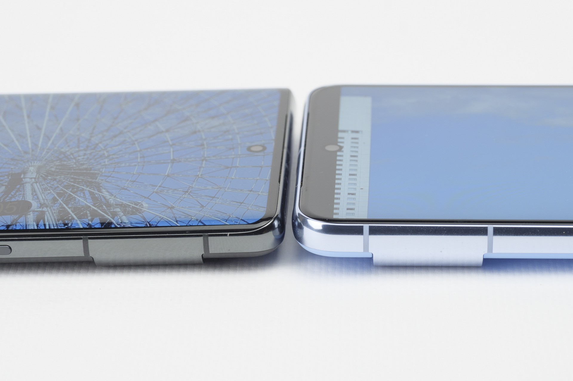 フラットなディスプレイのPixel 8 Pro