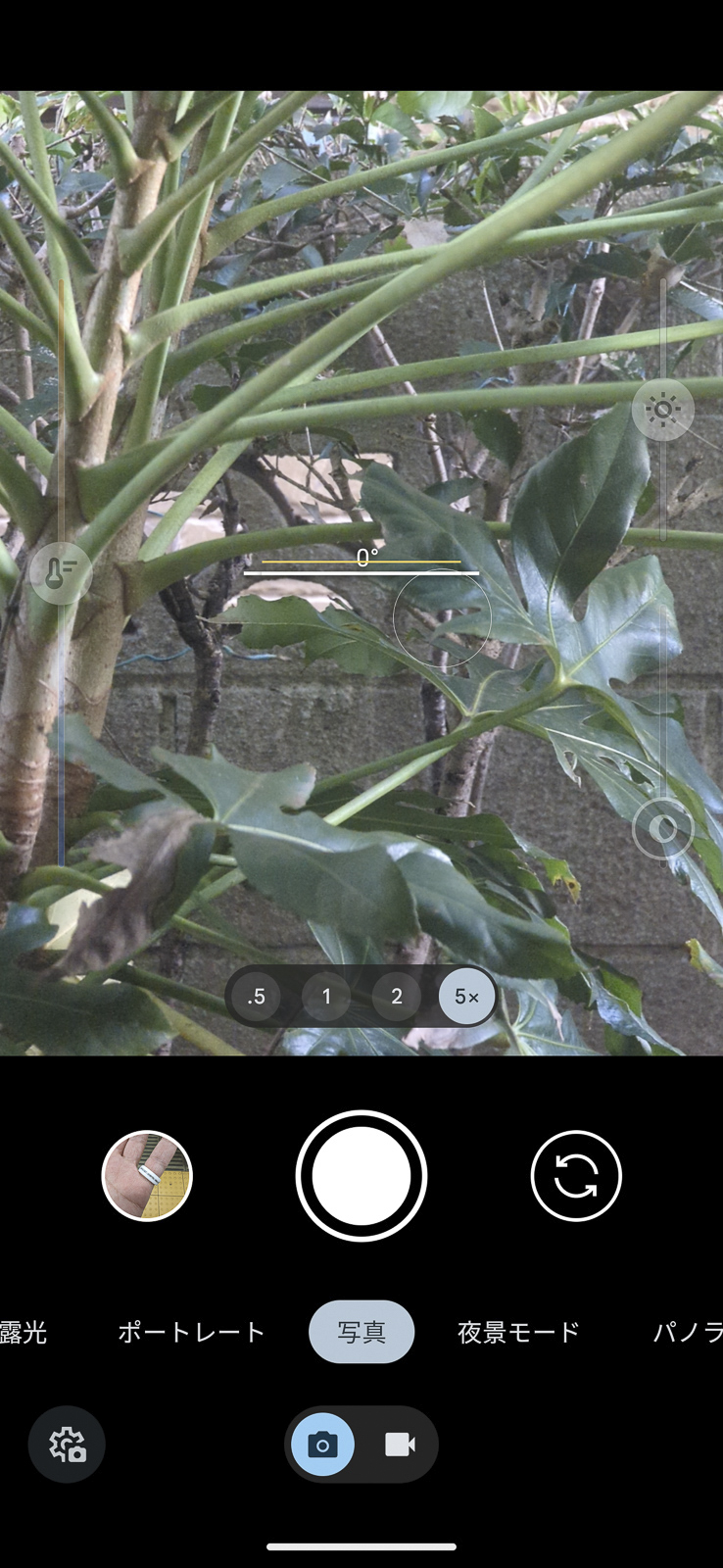Pixel 7 ProのカメラのUI。従来、右下には何もなかった
