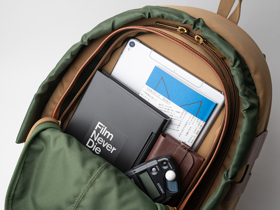 収納例（カーキキャンバス×タンレザー）