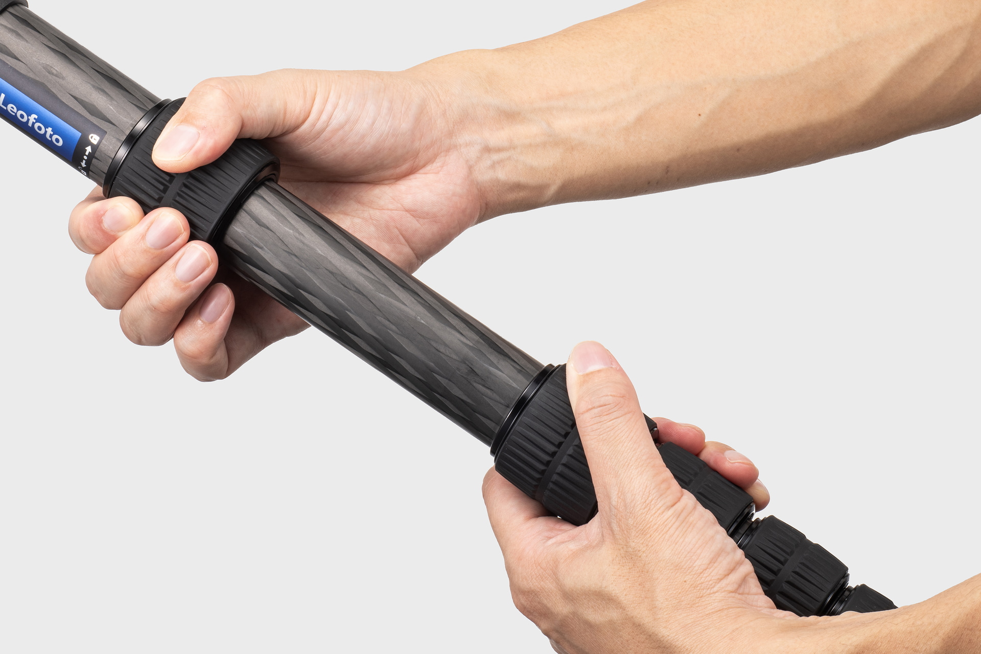 MP-366Cの脚部のナットロックや伸縮は非常にスムーズ。撮影現場で一脚の伸縮にもたつくのはとてもストレスがたまるが、この一脚ならそういった心配がまったくない。シンプルながら大切なポイントだ