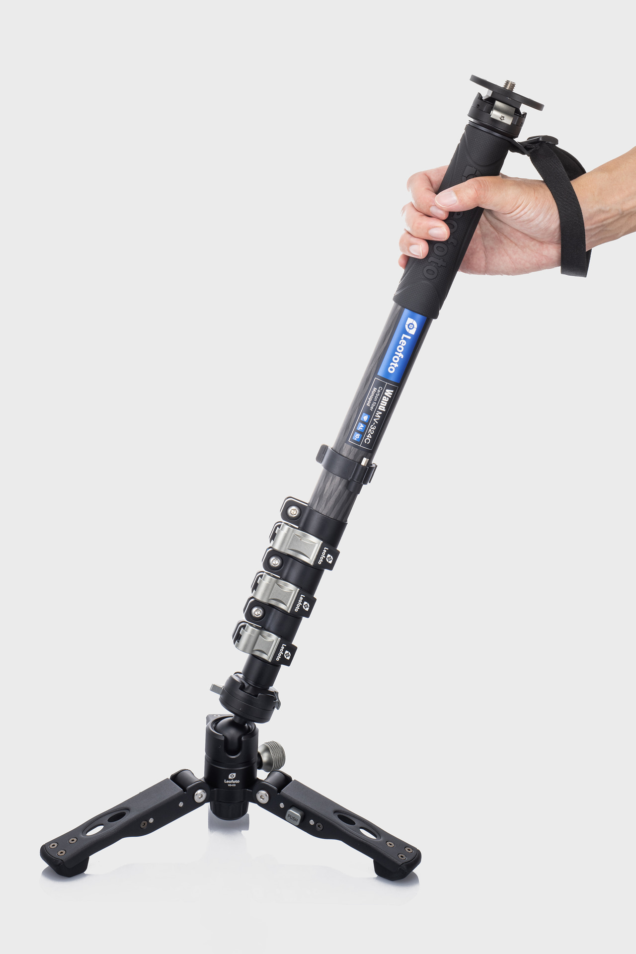 MV-324C＋VD-03は自立タイプの一脚で、VD-03側に備わったボールによって、一脚部を可動させられる