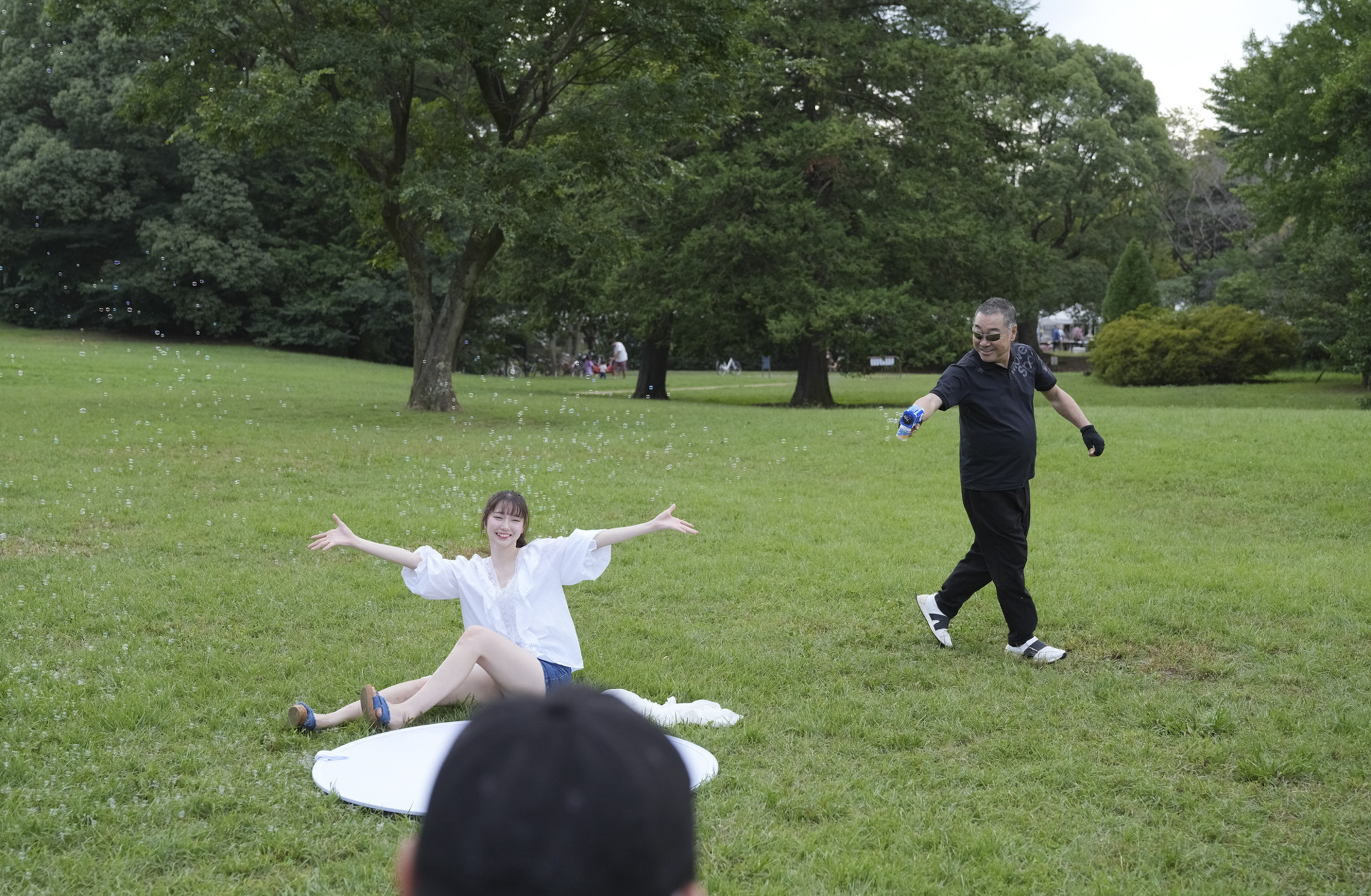 とても大規模な撮影会にて。講師をしながら彼女の周りにシャボン玉を飛ばしたりもした。めるだちゃんの人気はすごく、1日を通して多くの人が撮影してくれた