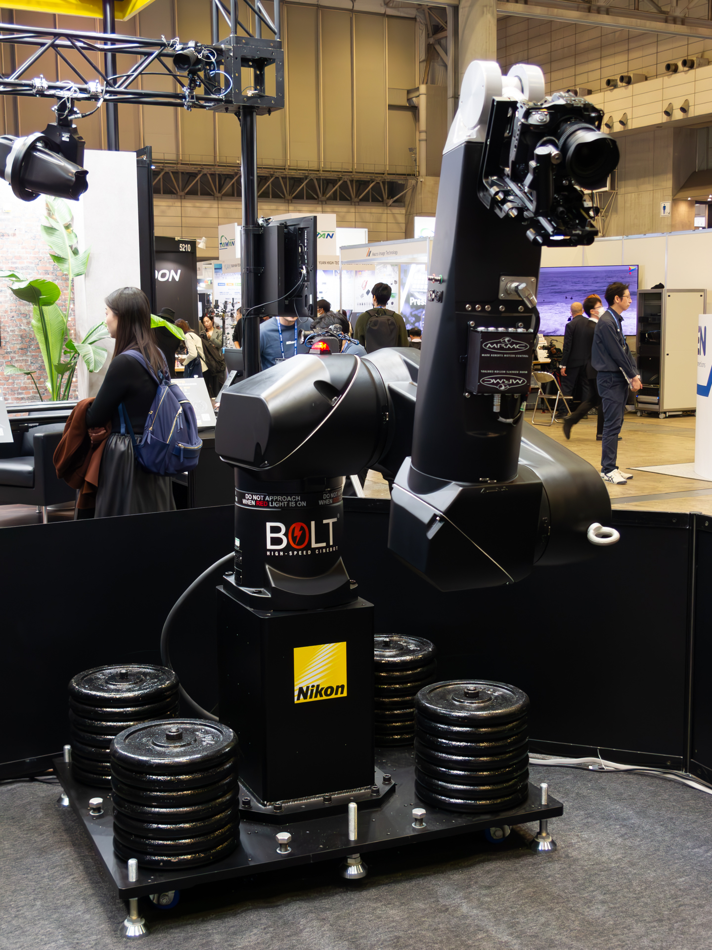 グループ企業MRMC製ロボットでの撮影デモも行われていた