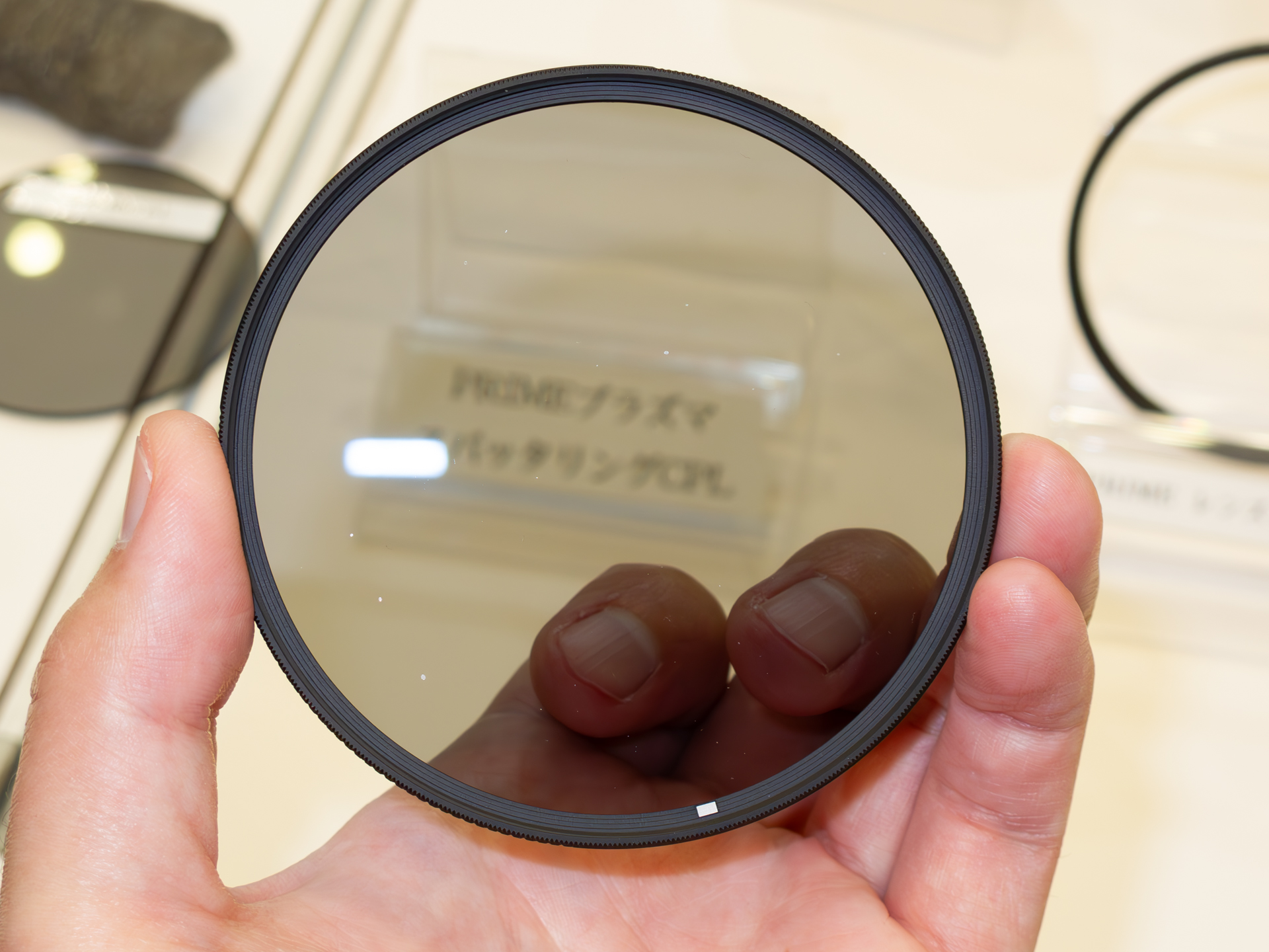 フードをしても前から回転位置がわかるマークを設けた