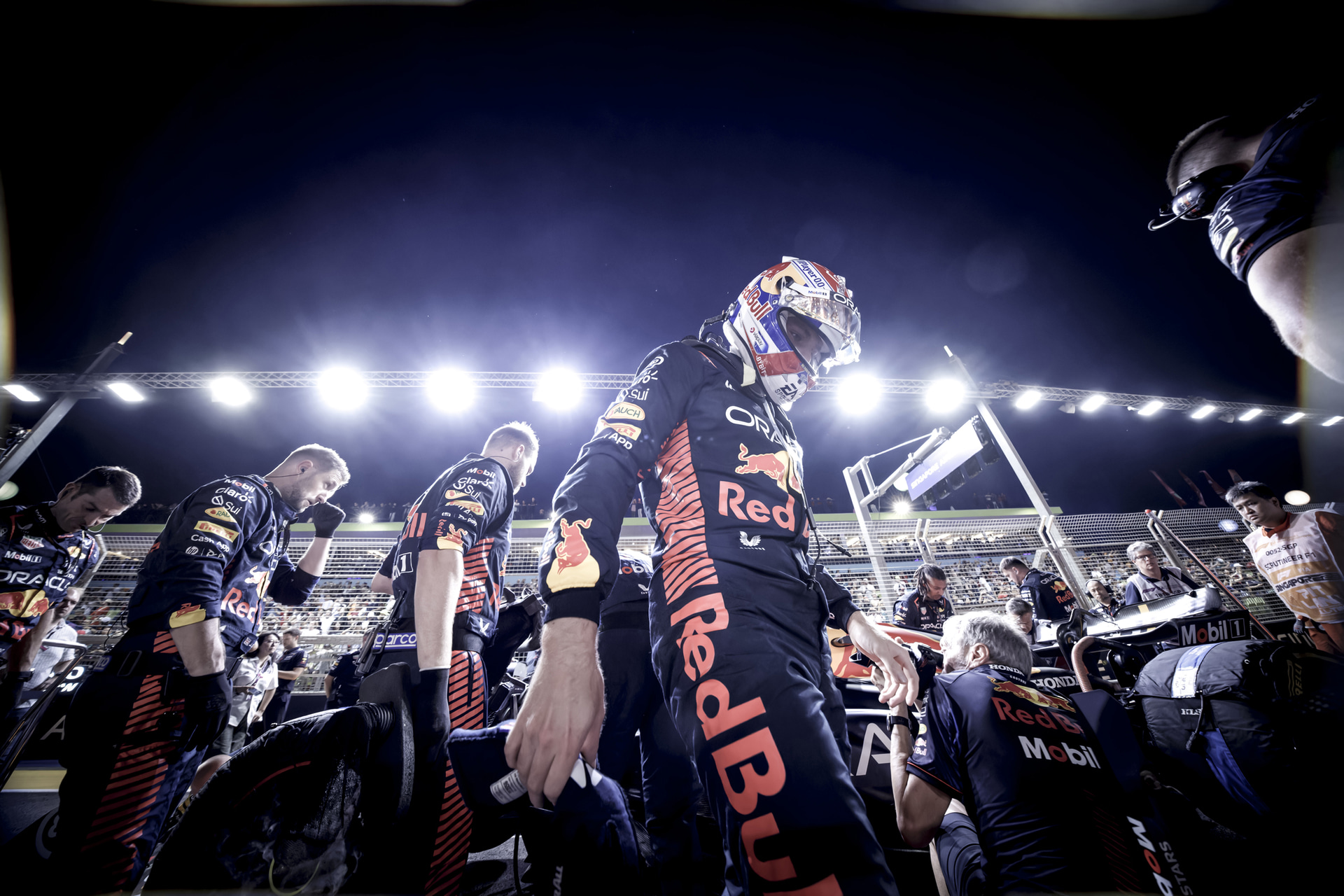 広角で手ブレ補正はいるのかと思ったのが、使って見るとかなり便利。片手ノーファインダーでの撮影でもブレしらず。10mmの画角を自分の中に覚え込ませて、自由なアングルで探る楽しみがある