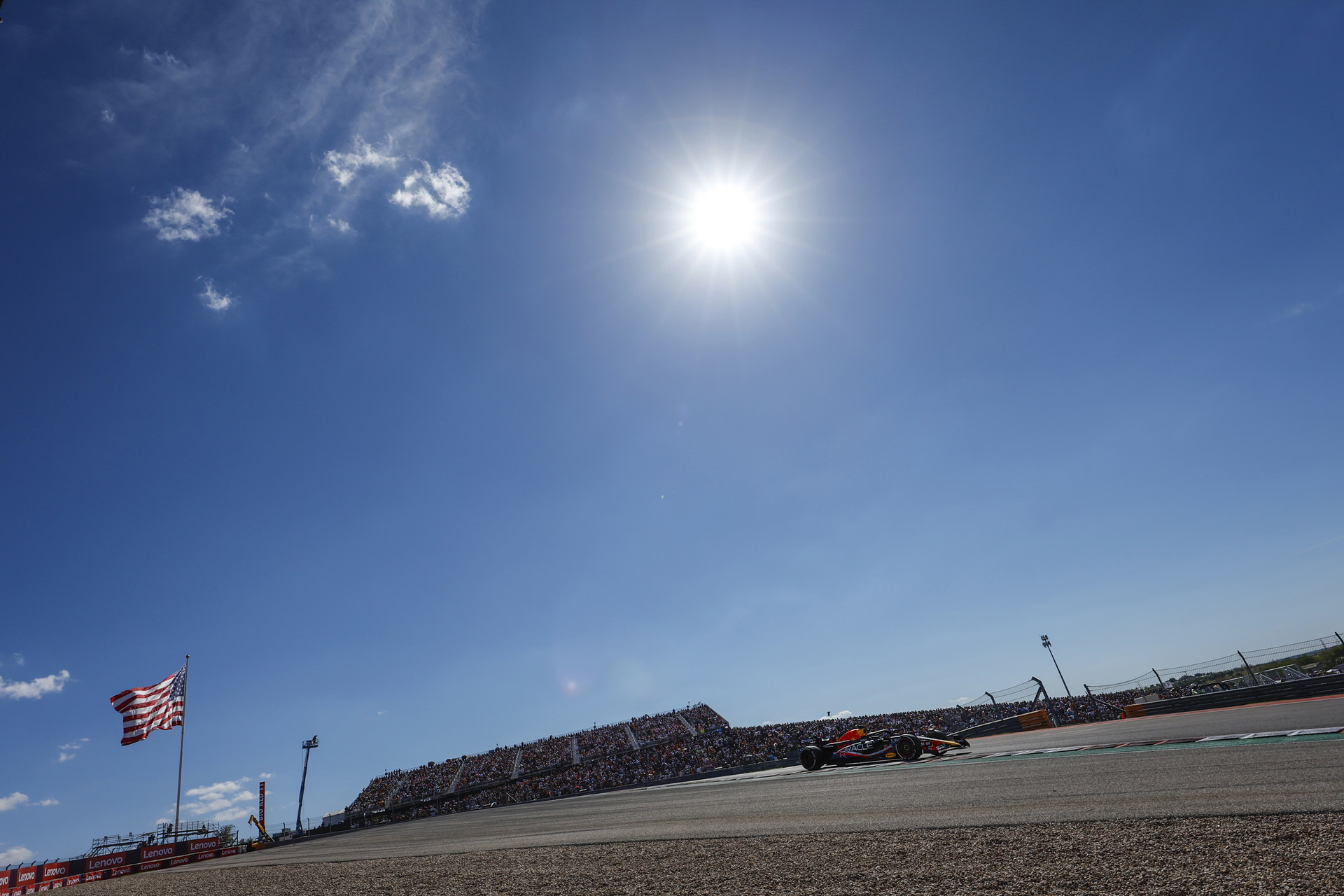 超広角を使うと空を大きく使いたくなるし、そこに太陽を入れたくなる。ゴーストはEF11-24mm F4L USMに比べて格段に小さくなった<br><span class="fnt-85">EOS R3／20mm／マニュアル露出（F6.3、1/6,400秒）／ISO 400／WB：太陽光</span>