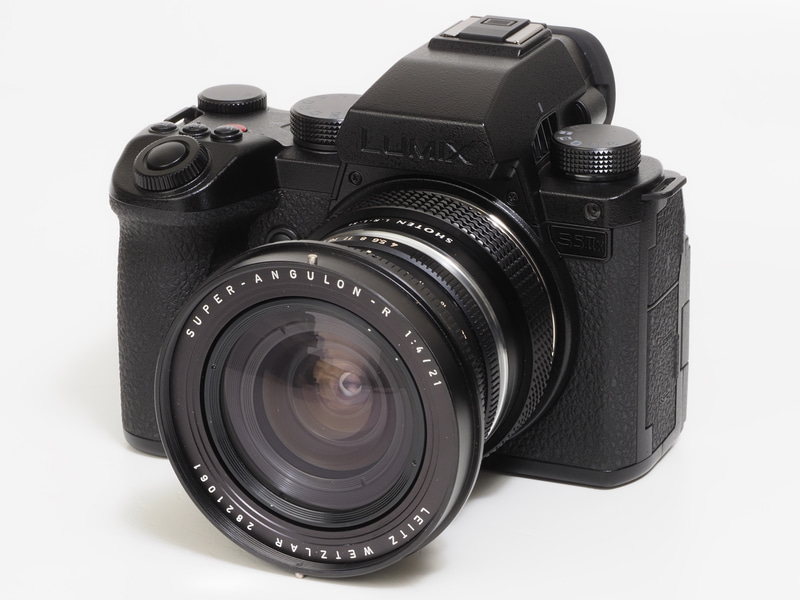 赤城耕一の「アカギカメラ」 第82回：ライカRレンズはライカLマウント