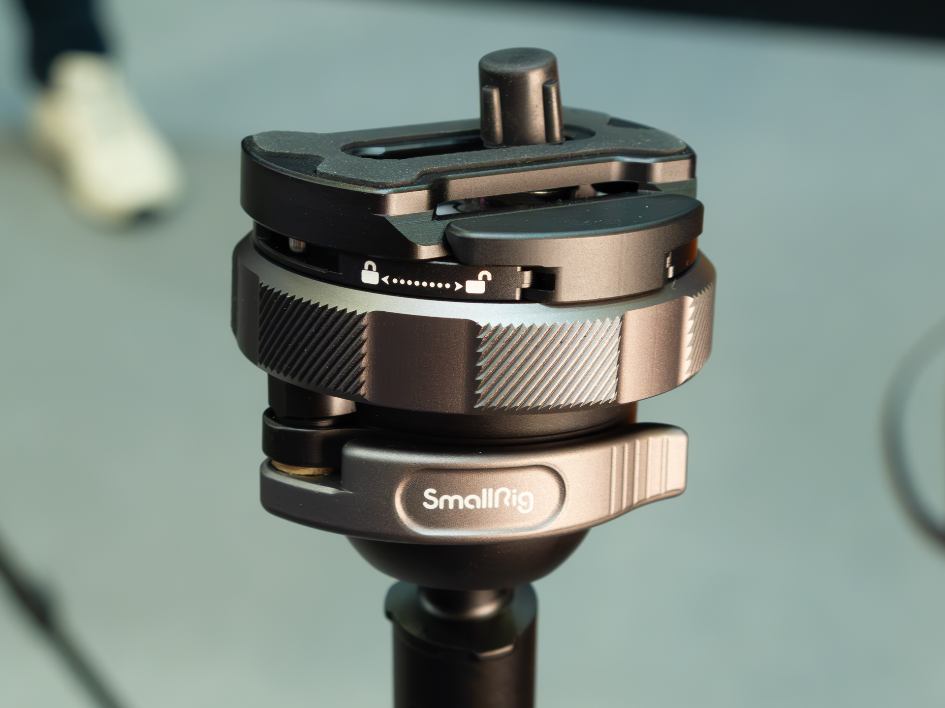 雲台はレバーを緩めると自由雲台が動く仕様