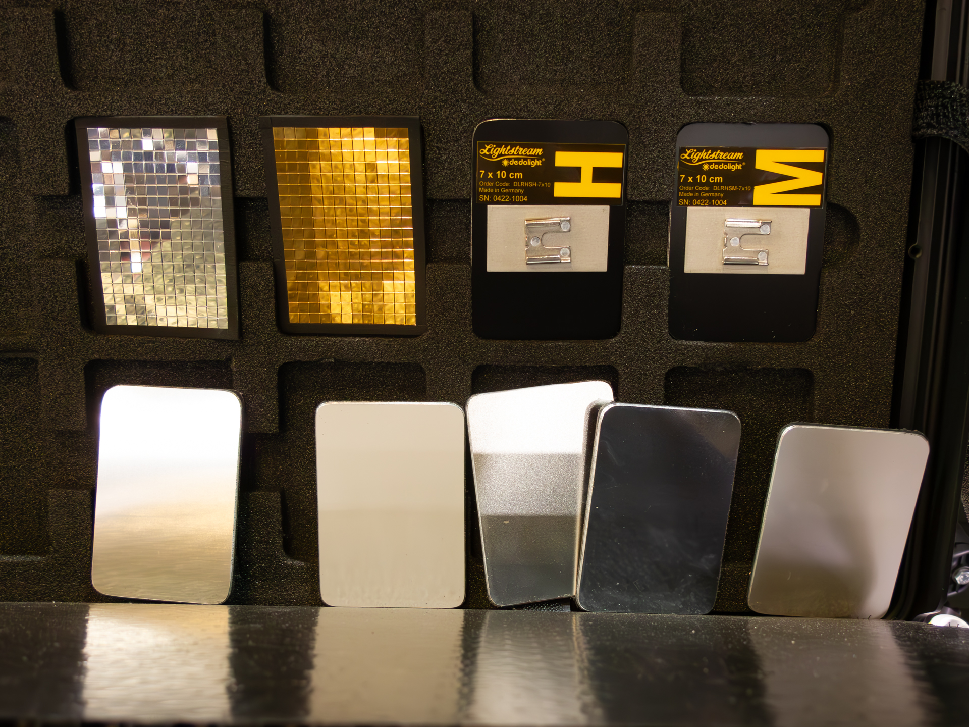 いくつかの種類のミラーがセットになる