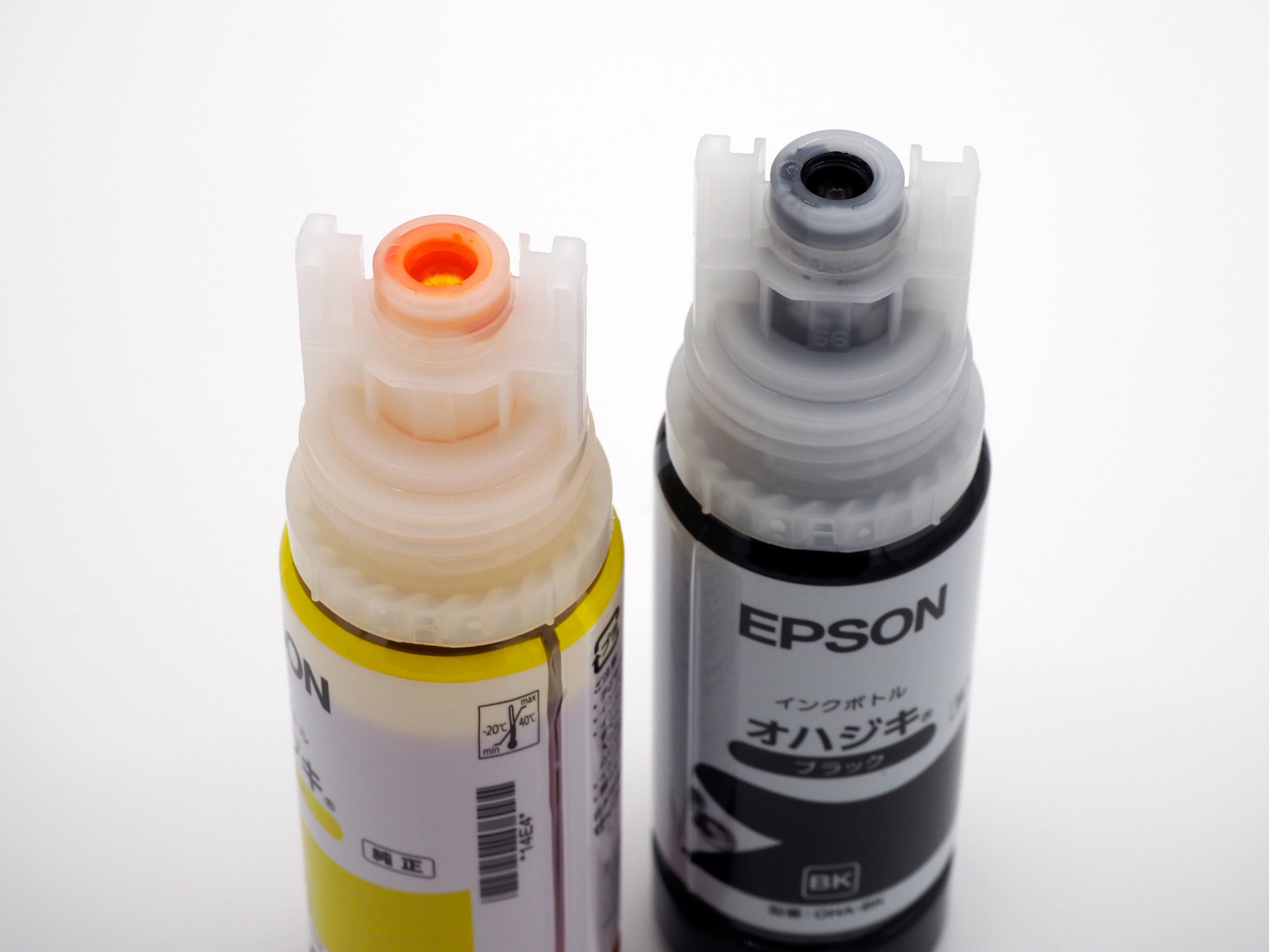 注入口の形状がカラーによって異なるため、誤挿入の心配はない