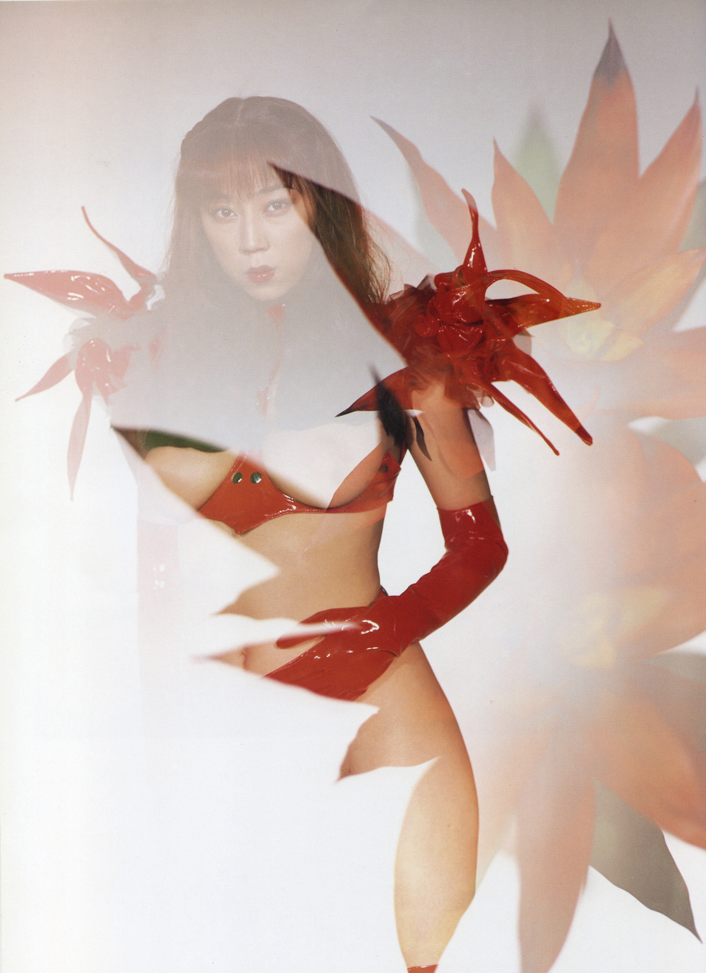 水谷ケイ写真集「THE BODY」より。しかし、デジタルじゃない時代もみんなで一生懸命工夫して撮っていたんだね（笑）