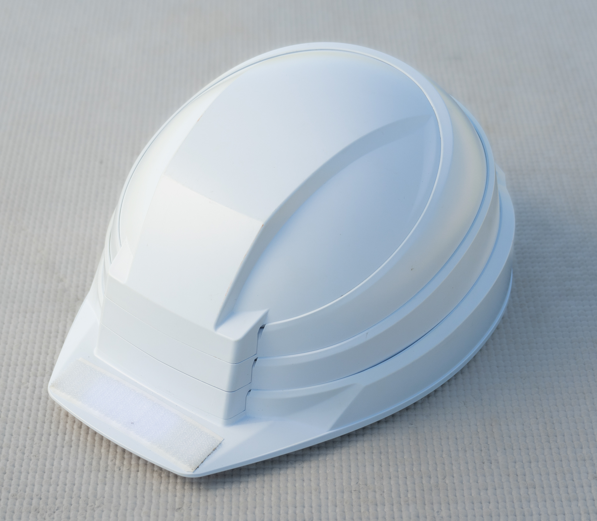 組み立て時はごく普通のヘルメットに見える