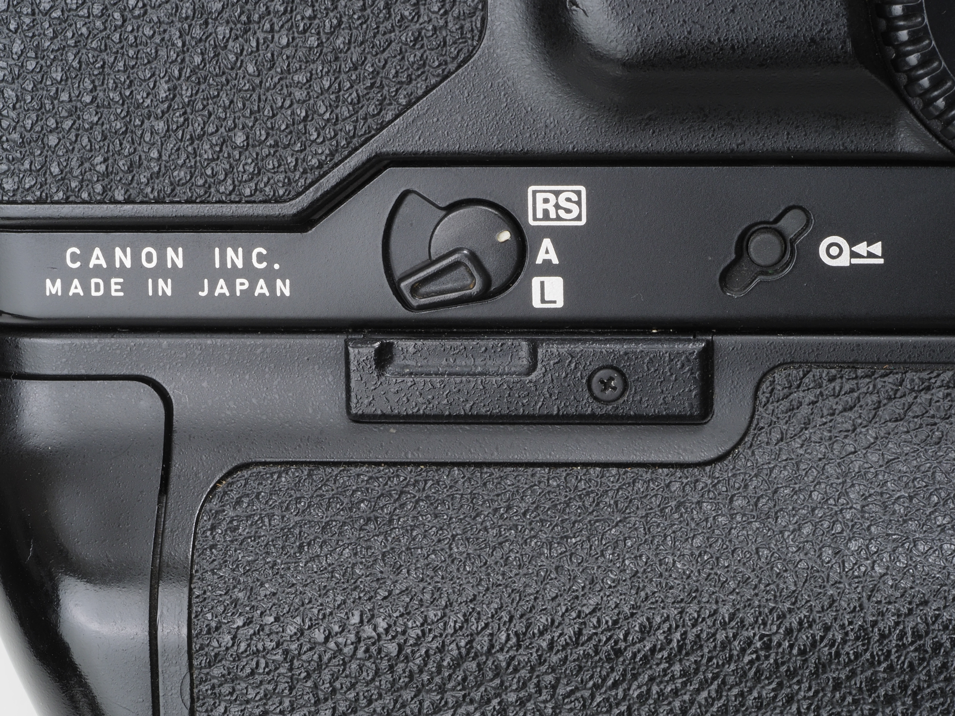 RSモードにしなければ短いレリーズタイムラグは得られませんが、このモードだとAFが追従しないというジレンマがありますね