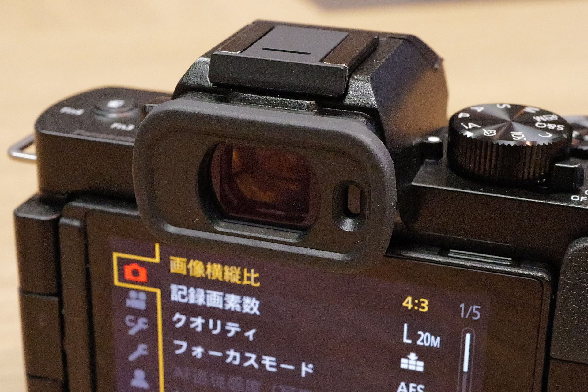 EVFが「LUMIX S5」同等の236万ドットOLED（0.74倍）に