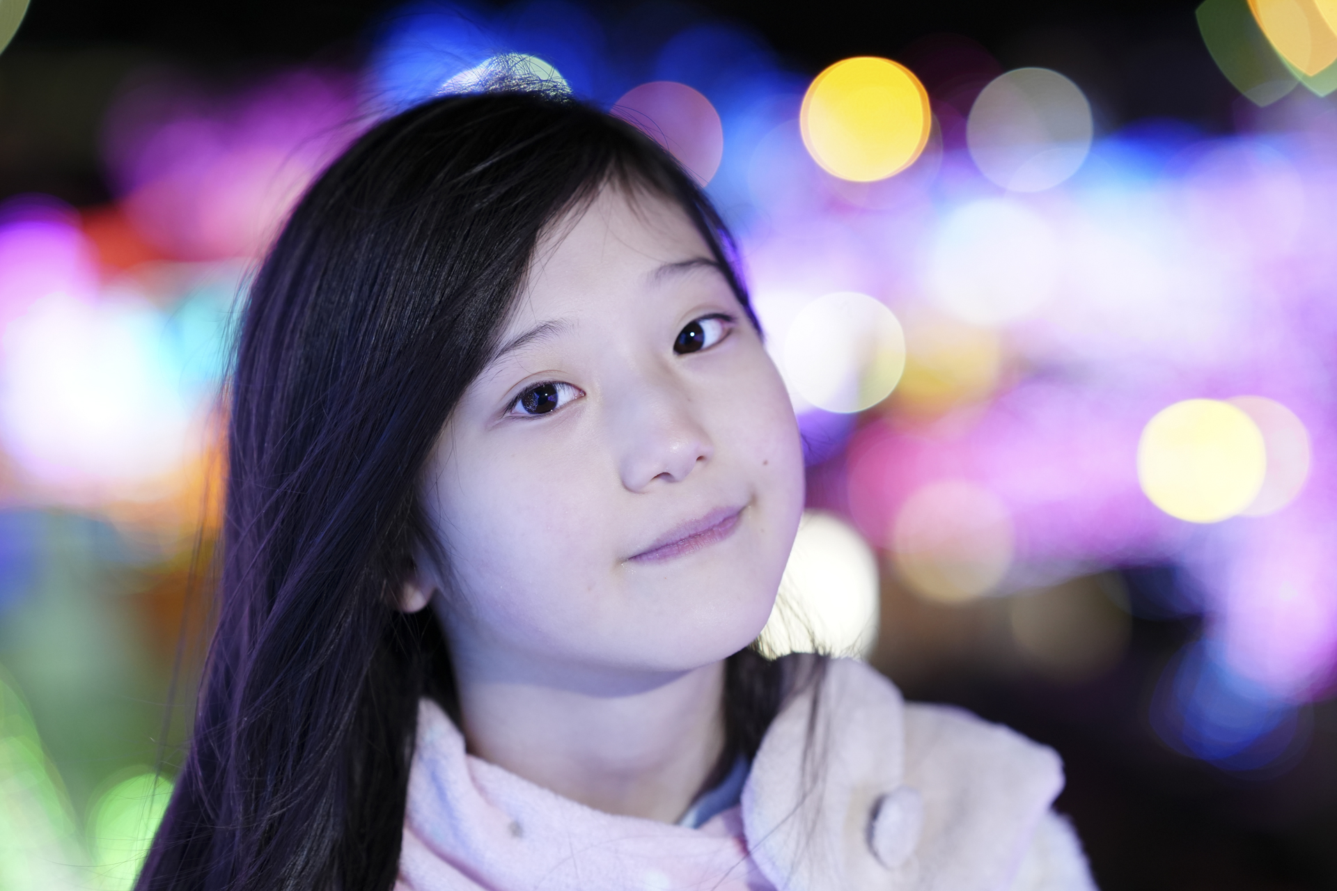 α7 IV／FE 85mm F1.4 GM／絞り優先AE（1/100秒、F2.0、＋1.0EV）／ISO 1250