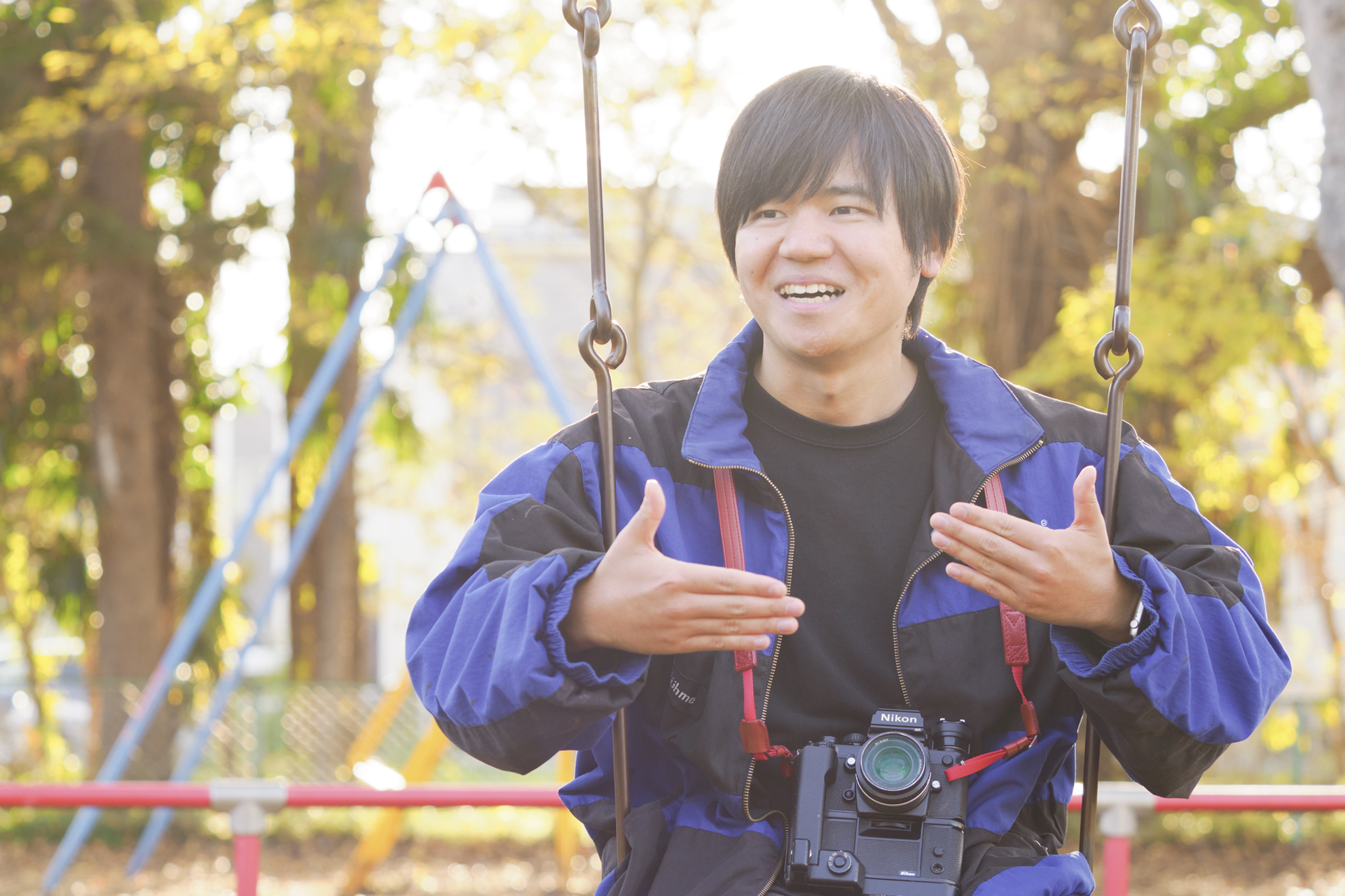 やがて銀塩のフィルムや感材が生産されなくなってしまうかもしれない。特に大判は新しいカメラすらない。「そうなる前に、今やれることをやっておきたい、やれることは全部やりたい」と。