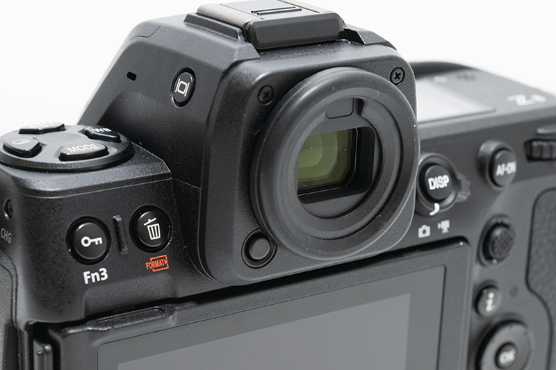 Z 8が採用する「Real-Live Viewfinder」は、上位モデルZ 9と共通だ