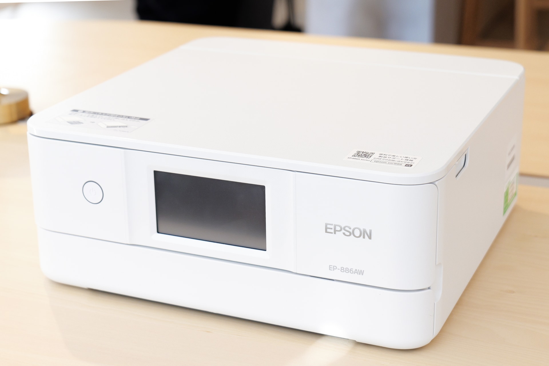 EP-886AW（ホワイト）。このほか、AB（ブラック）とAR（レッド）の2色をラインナップする