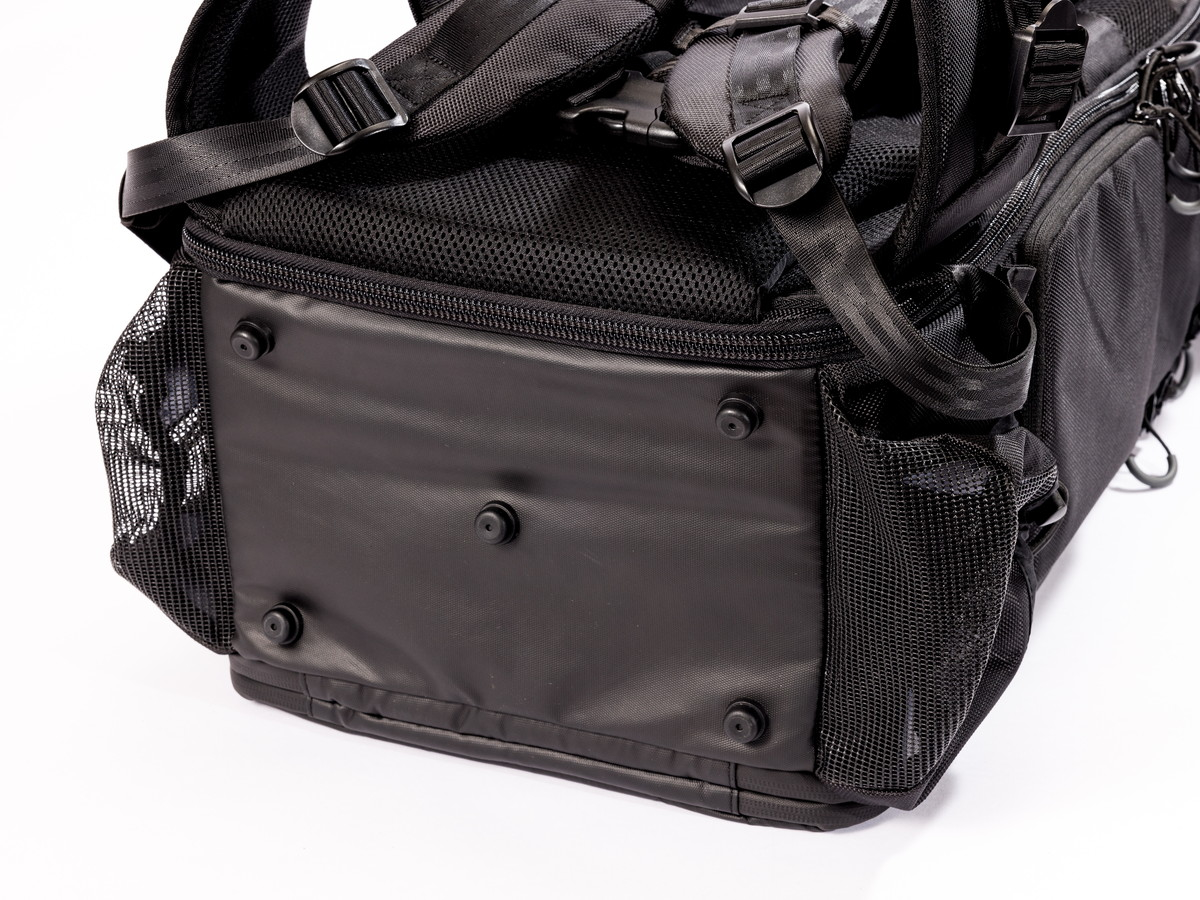 底面には底鋲を設置