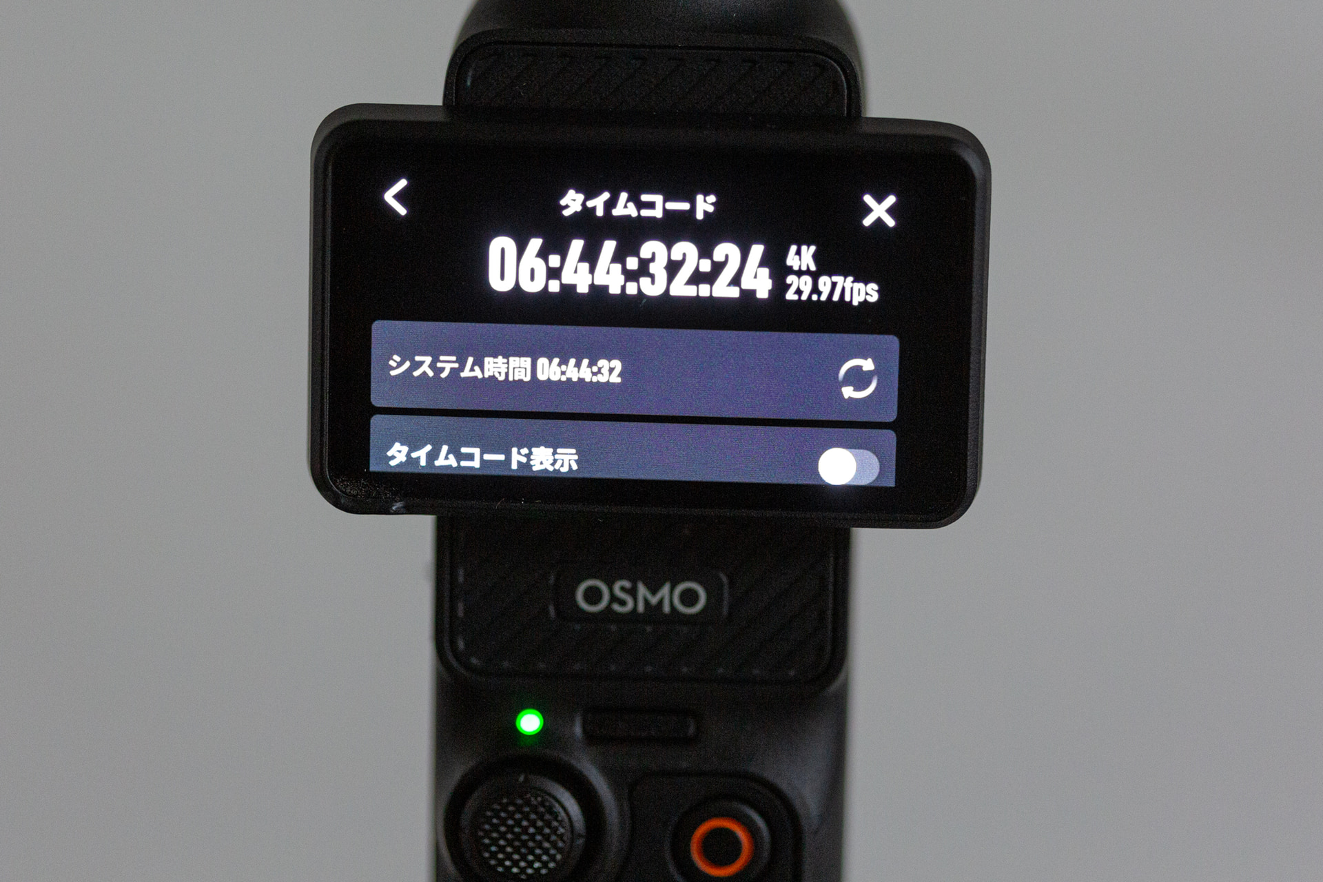 タイムコードの設定画面。本来はタイムコードを生成する「親機」を使い、専用のケーブルやBluetoothで信号を同期させるなど面倒なシステムなのだが、Pocket 3同士ならUSB Type-Cケーブルをつなぐだけで簡単に同期できる