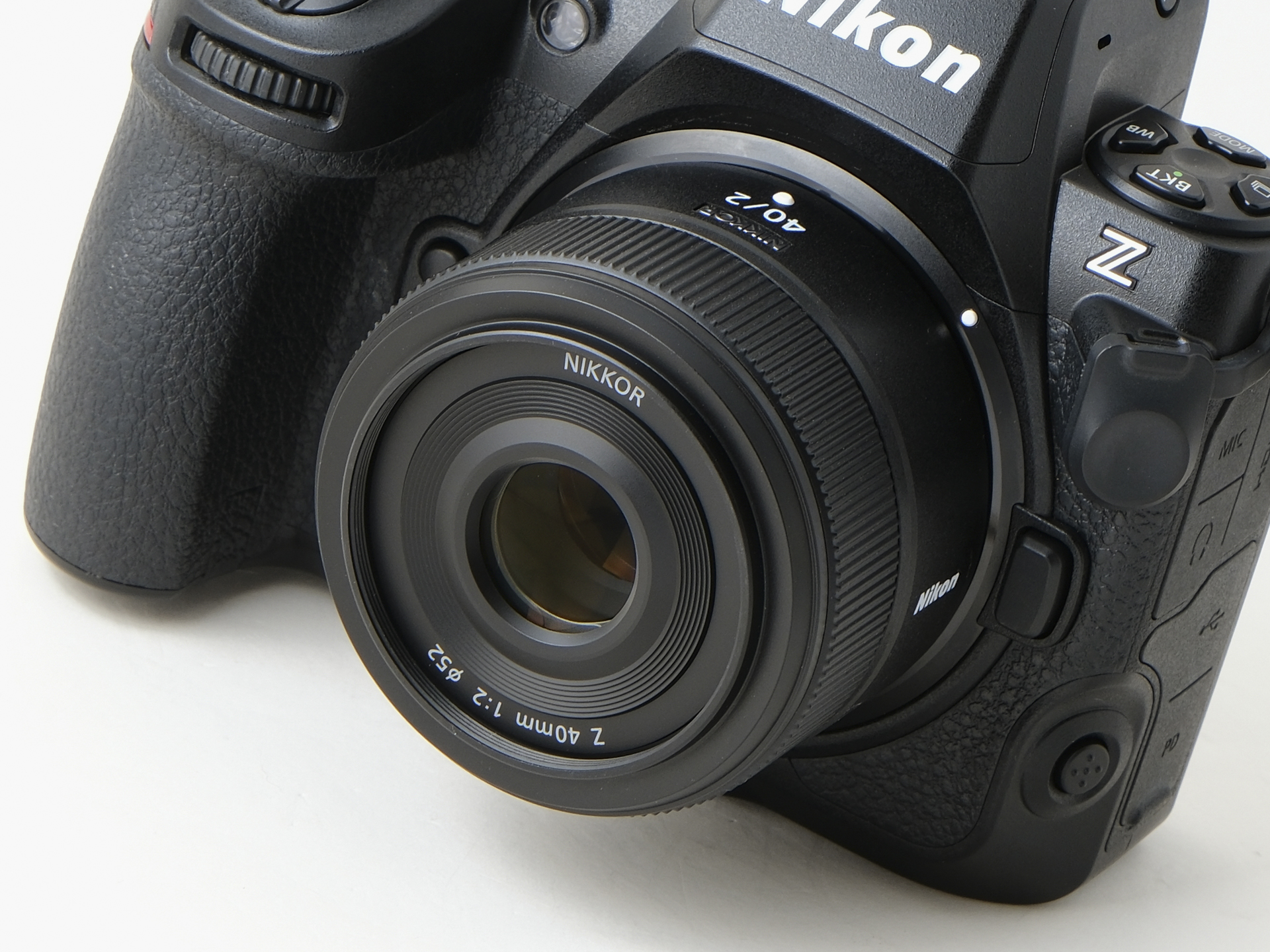 NIKKOR Z 40mm f/2。実勢価格は3万5000円前後（税込）。装着しているボディはZ 8（以下同）