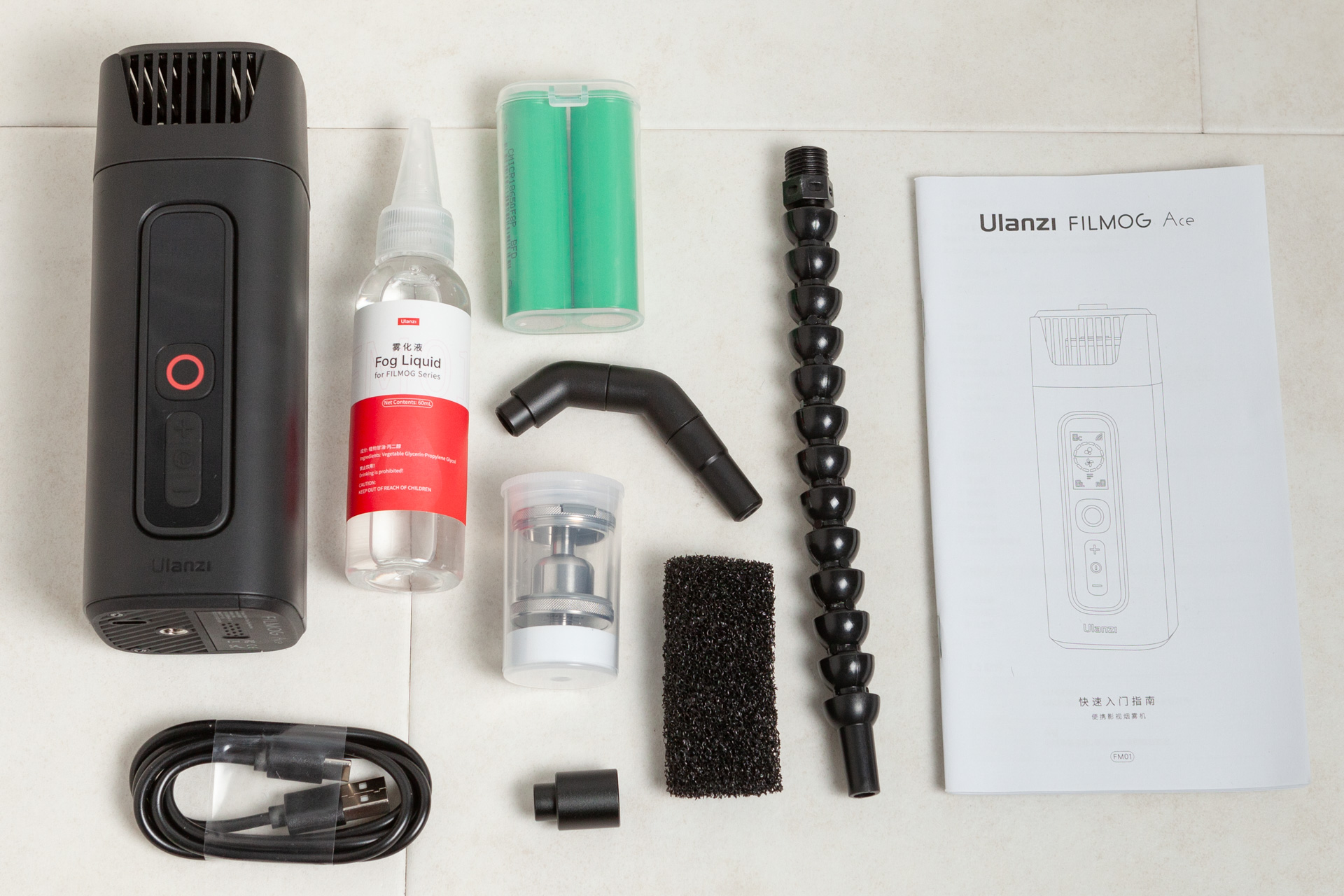 セット内容。説明書は多言語だが日本語は無かった