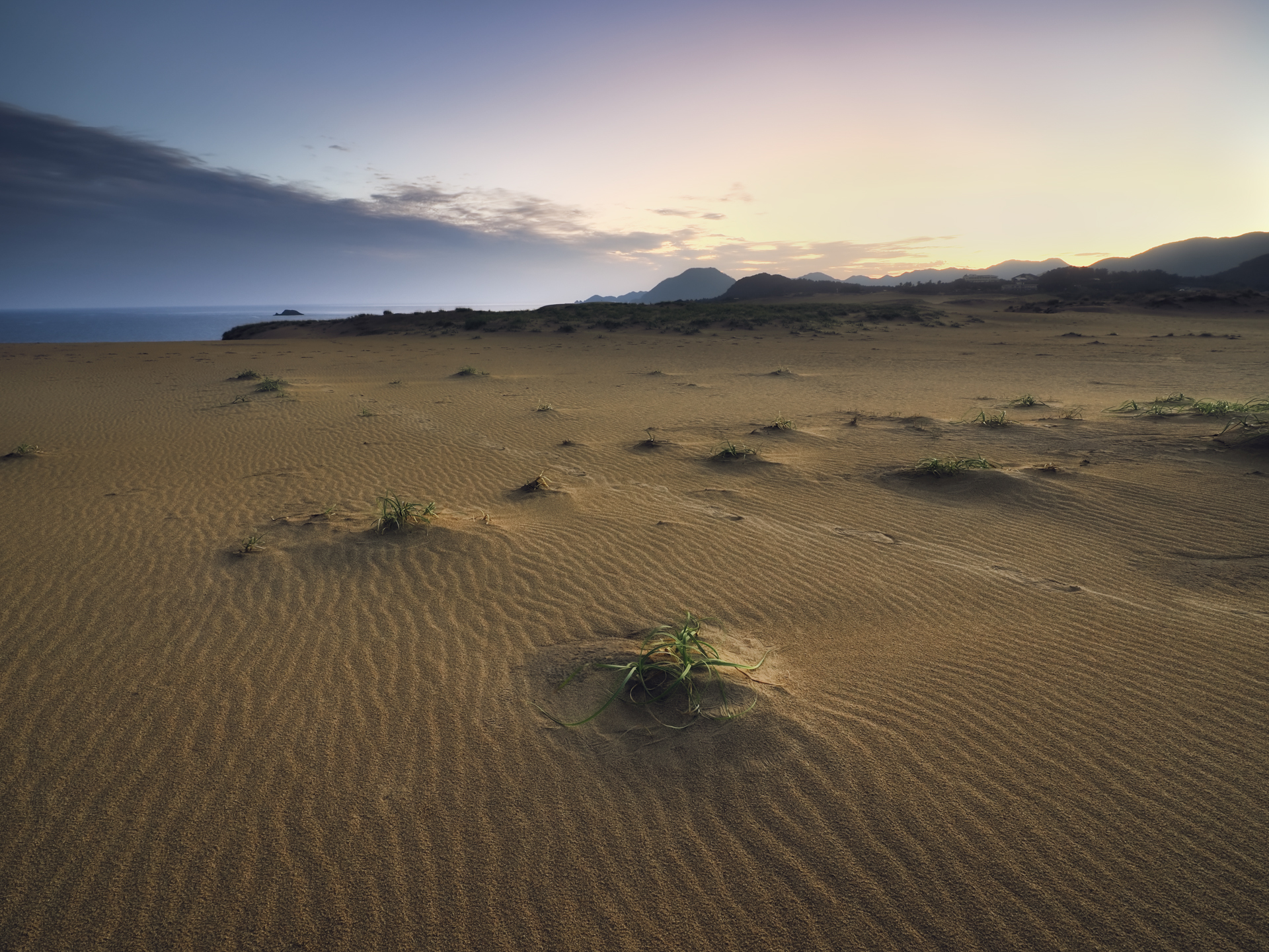 撮影：藤原嘉騎<br><span class="fnt-85">OM-1 Mark II／M.ZUIKO DIGITAL ED 8-25mm F4.0 PRO／8mm（16mm相当）／マニュアル露出（2.5秒、F8.0）／ISO 200／ライブGND（ND8）</span>