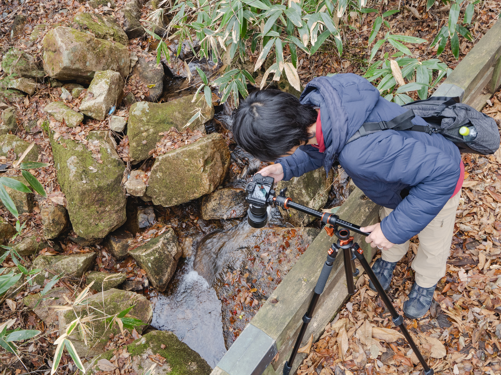 センターポールを橋から伸ばして真俯瞰から川の流れを狙った