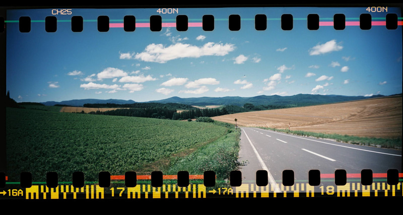 ロモグラフィーの35mmパノラマカメラ「Sprocket Rocket」に新色