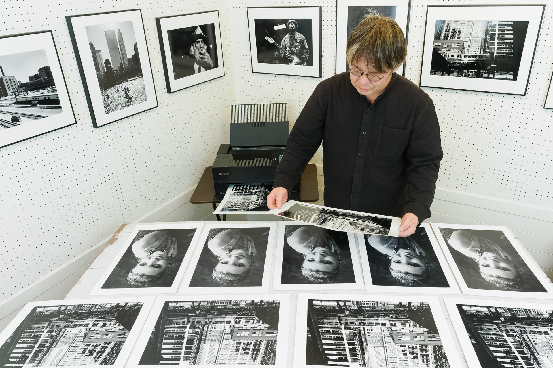 さまざまな用紙にプリントしていただき、その品質や仕上がり具合を確認してもらった。今回試した中でのお気に入りはハーネミューレの「フォトグロスバライタ」