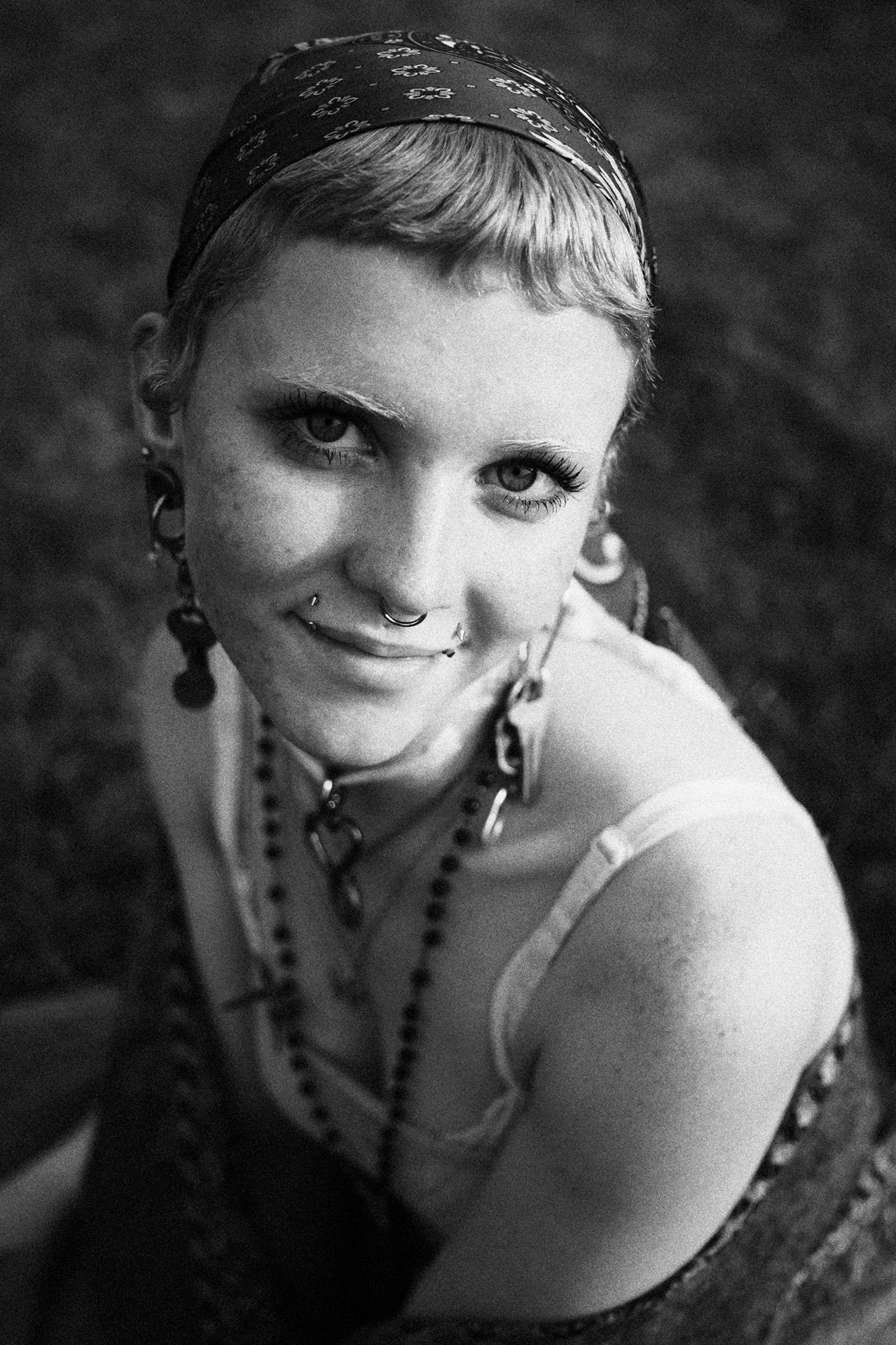 シカゴ郊外の公園墓地で開催された野外ロックフェスティバルに来ていた観客の女性<br><span class="fnt-85">LUMIX G9PROII／LEICA DG VARIO-SUMMILUX 10-25mm / F1.7 ASPH.／25mm（51mm相当）／絞り優先AE（1/3,200秒、F1.7、＋0.3EV）／ISO 200</span>