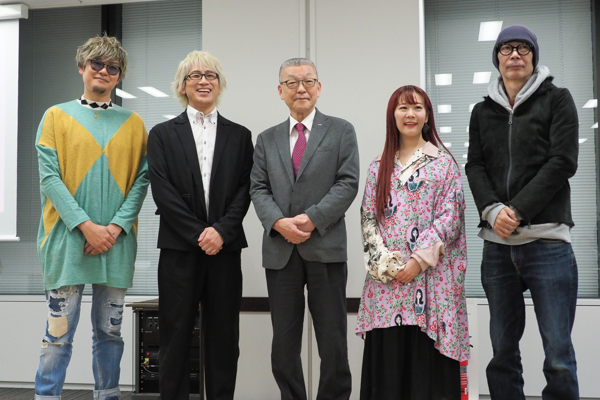 トークセッション登壇者。左から前迫潤哉氏、やまだひさし氏、細野昭雄氏（アイ・オー・データ機器 代表取締役会長）、イリエナナコ氏、緒車寿一氏