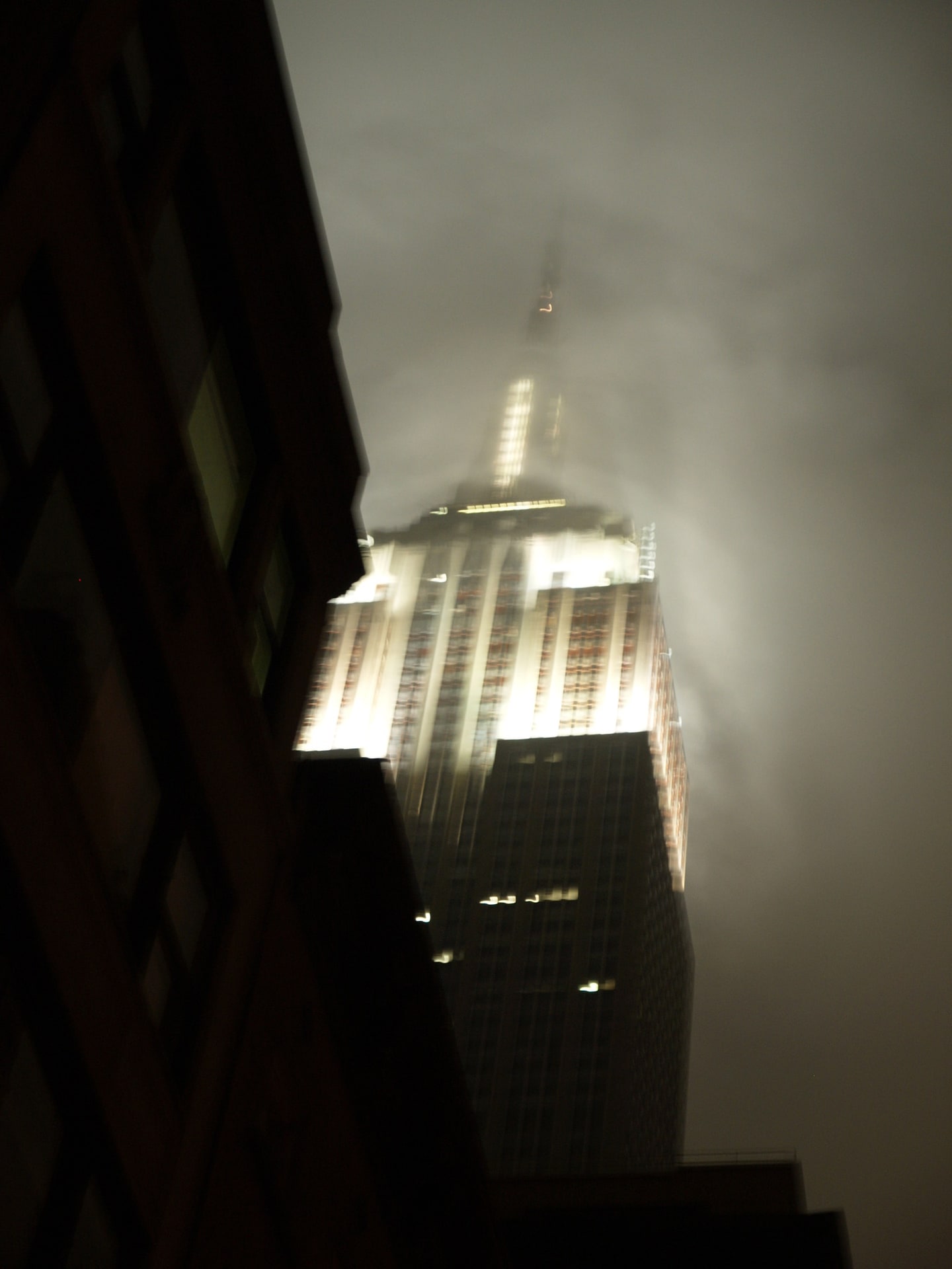 夜のエンパイア・ステート・ビル