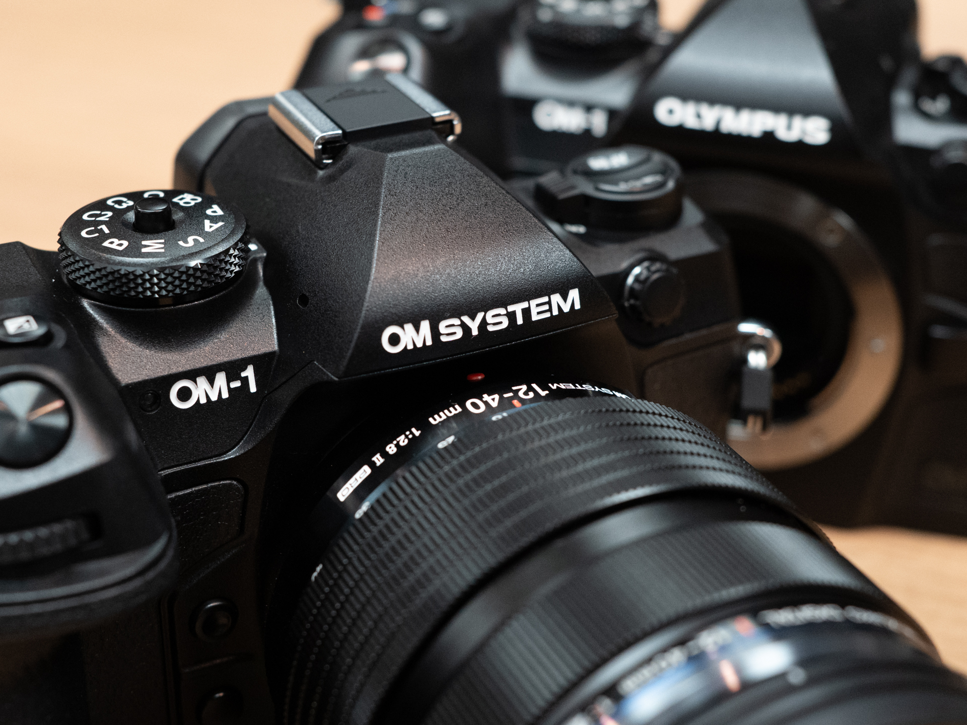 OM-1 Mark II（左）とOM-1（右）