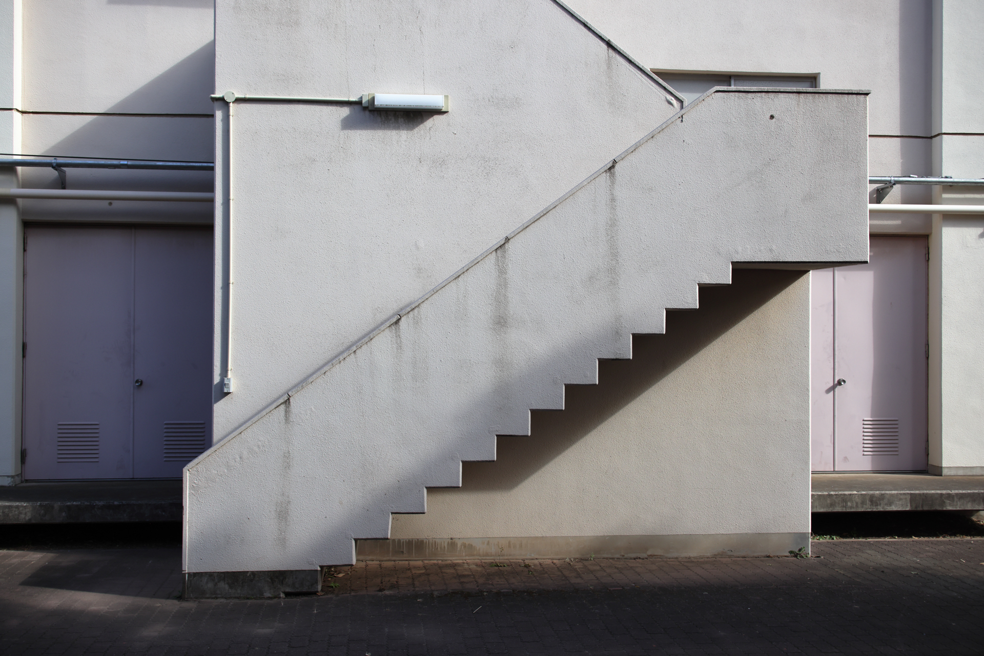 モノトーンの景色で、こうした条件ではディテール描写が重要になりますがきわめて良好です。歪曲収差もよく補正されています<br>EOS R5／EF28-80mm F2.8-4L USM／絞り優先AE（40mm・F8・1/800秒・-0.7EV）／ISO 400