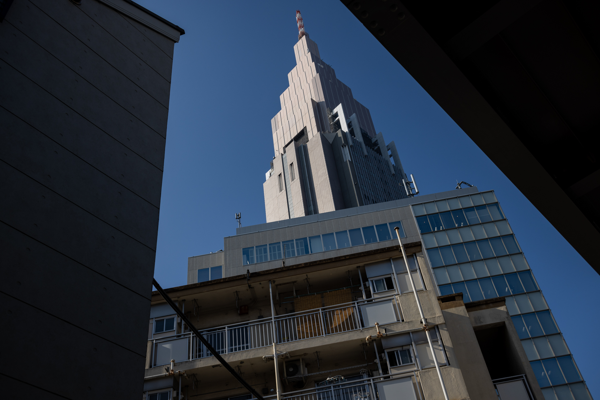 シャープネスも重要だけど、階調の繋がりで積み上げてゆくシャープネスもあると思います。レンズ性能とカメラの4,500万画素が協力しているという印象を持っています<br>EOS R5／EF28-80mm F2.8-4L USM／絞り優先AE（35mm・F8・1/500秒・-1.3EV）／ISO 100