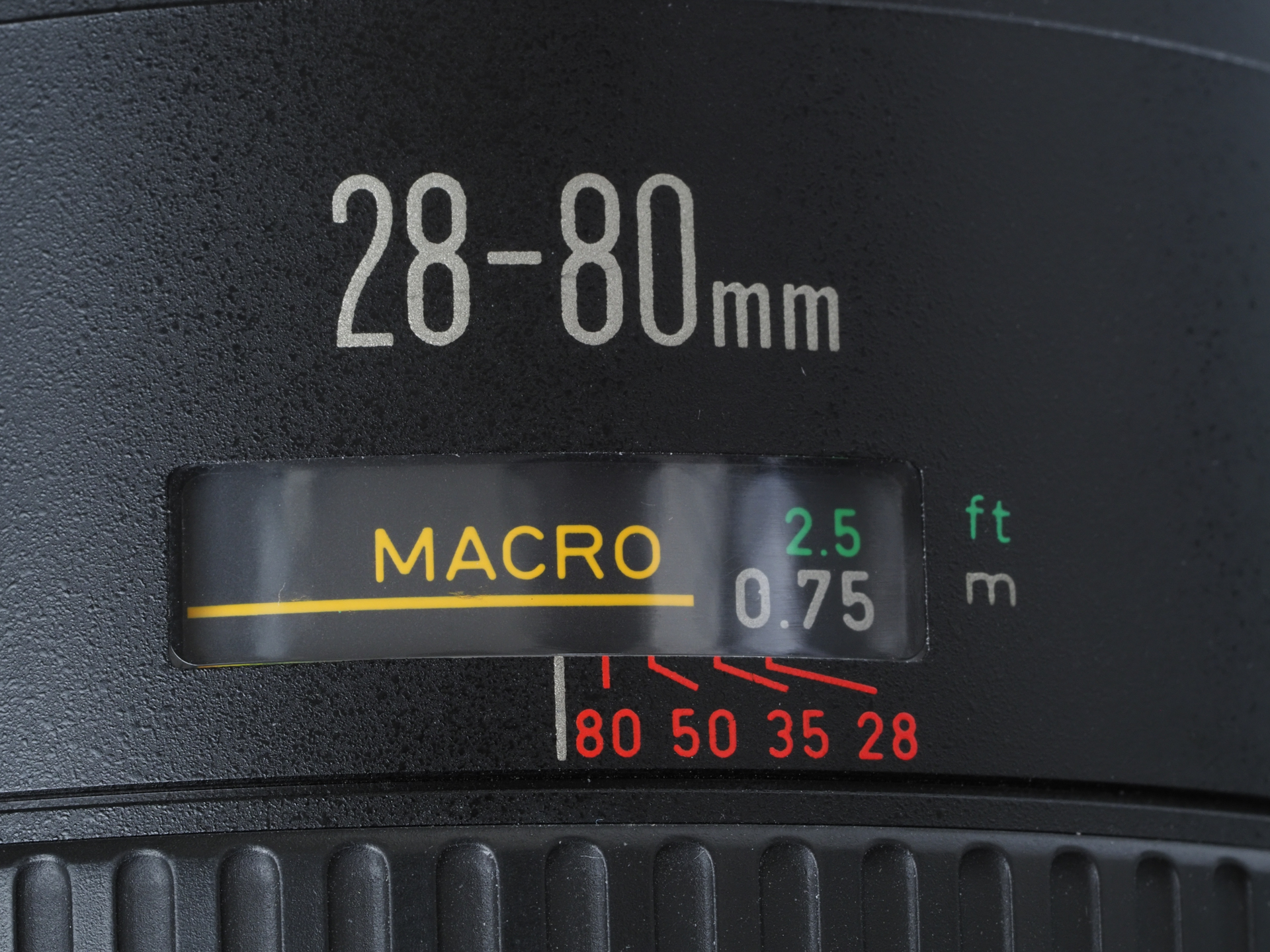 マクロ領域表示はありますが、一般撮影からシームレスに移行します。どの焦点距離でも最短撮影距離は0.5mになります