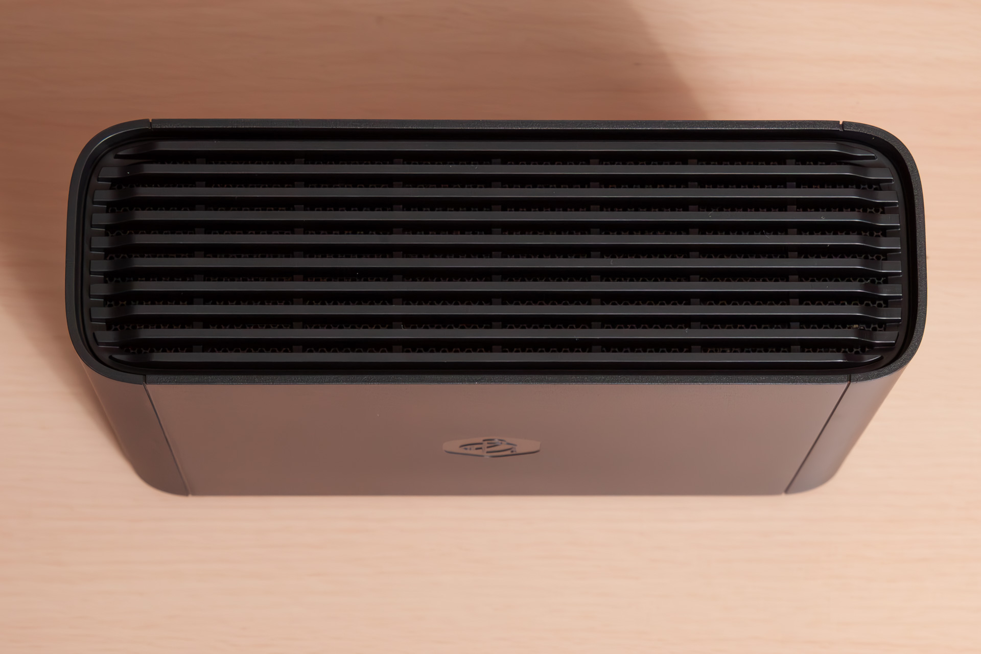 冷却ファンレスなので音はHDDの駆動音だけだ