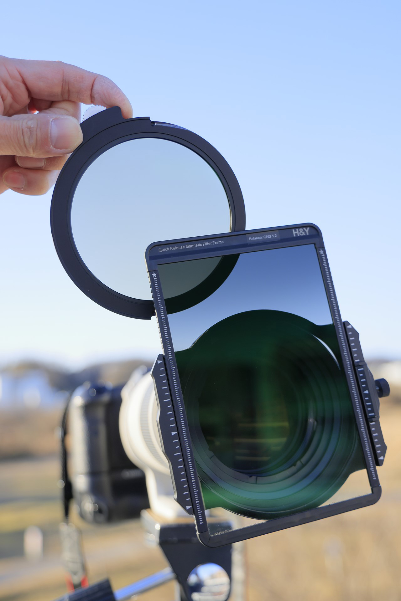 ブリッジのフィルターラックにドロップインを入れるだけなので瞬時に着脱が可能