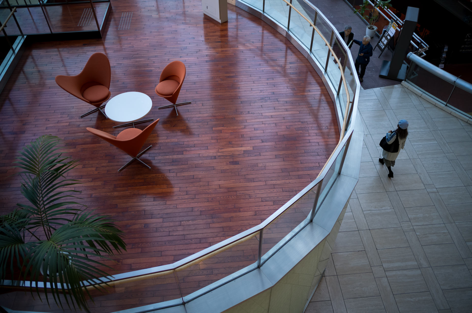 距離を少しとって絞りを開いた状況ですが、しっとりとした調子に再現されています<br>ライカM11-P／NOKTON Vintage Line 28mm F1.5 Aspherical／絞り優先AE（F2・1/800秒・-0.7EV）／ISO 400