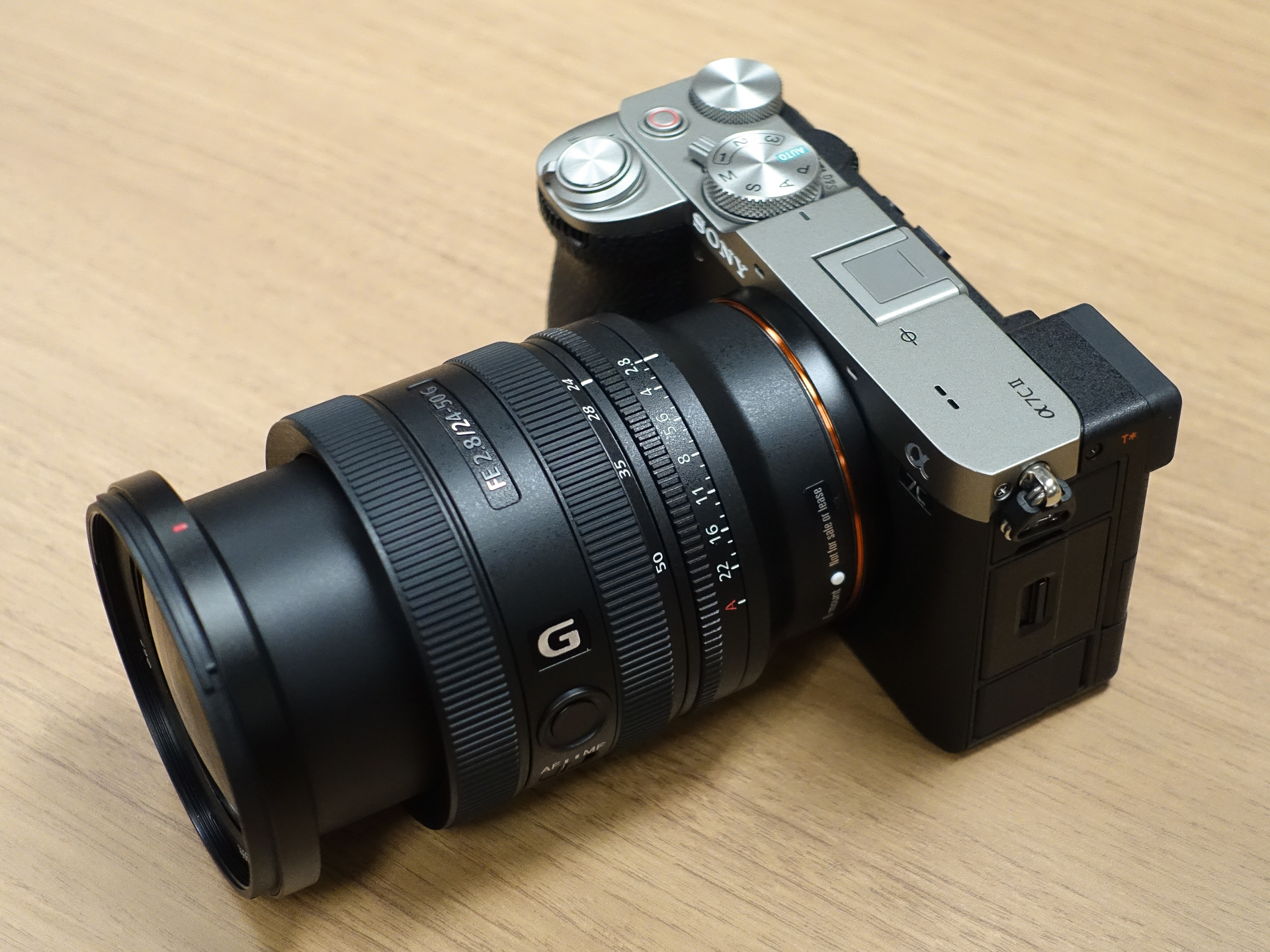 α7C IIに装着した様子