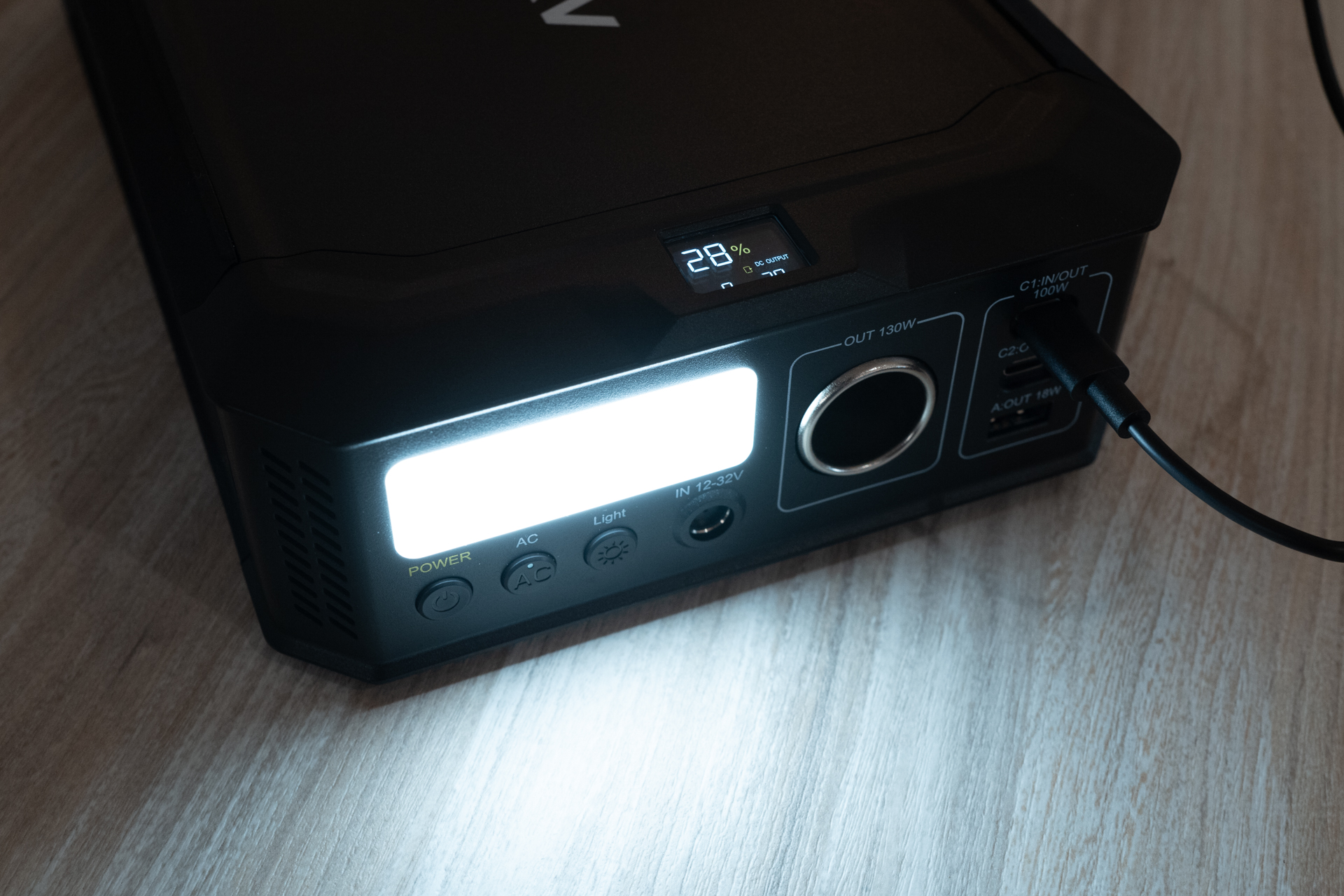 LEDライトを内蔵。点滅も可能