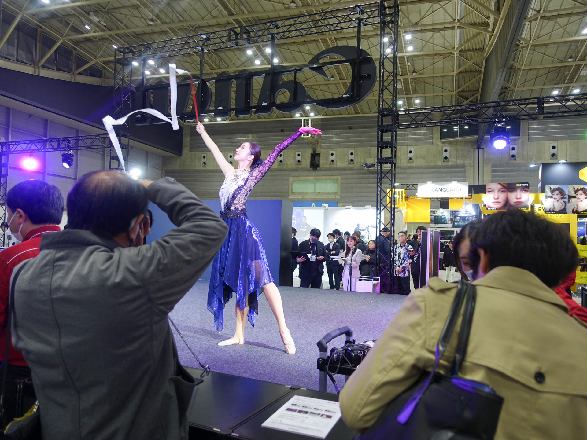 トリッキングや新体操の動きを、高性能なAFで撮影体験できる